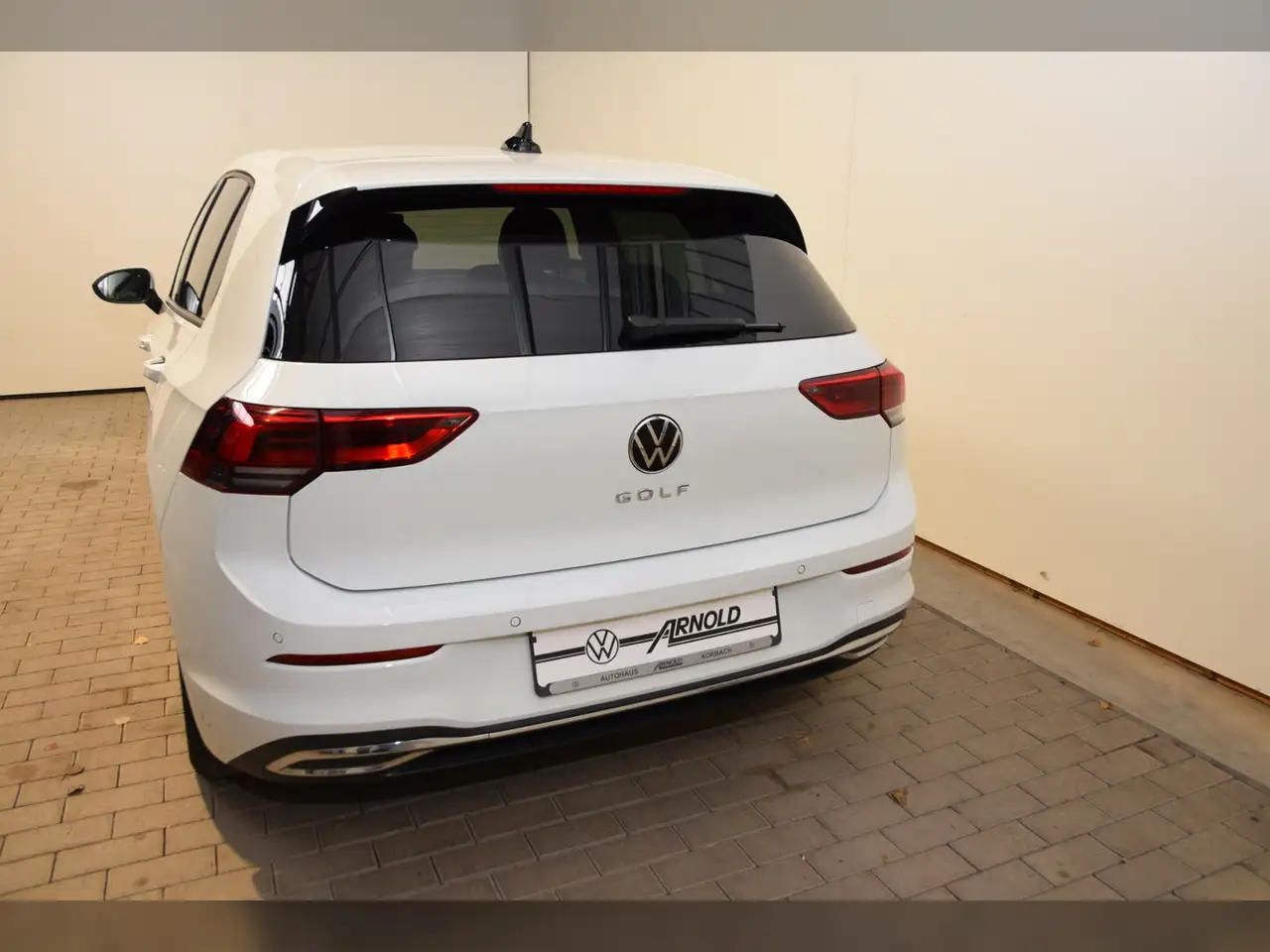 Volkswagen Golf VIII TSI Active AHK - LED - RearView 4