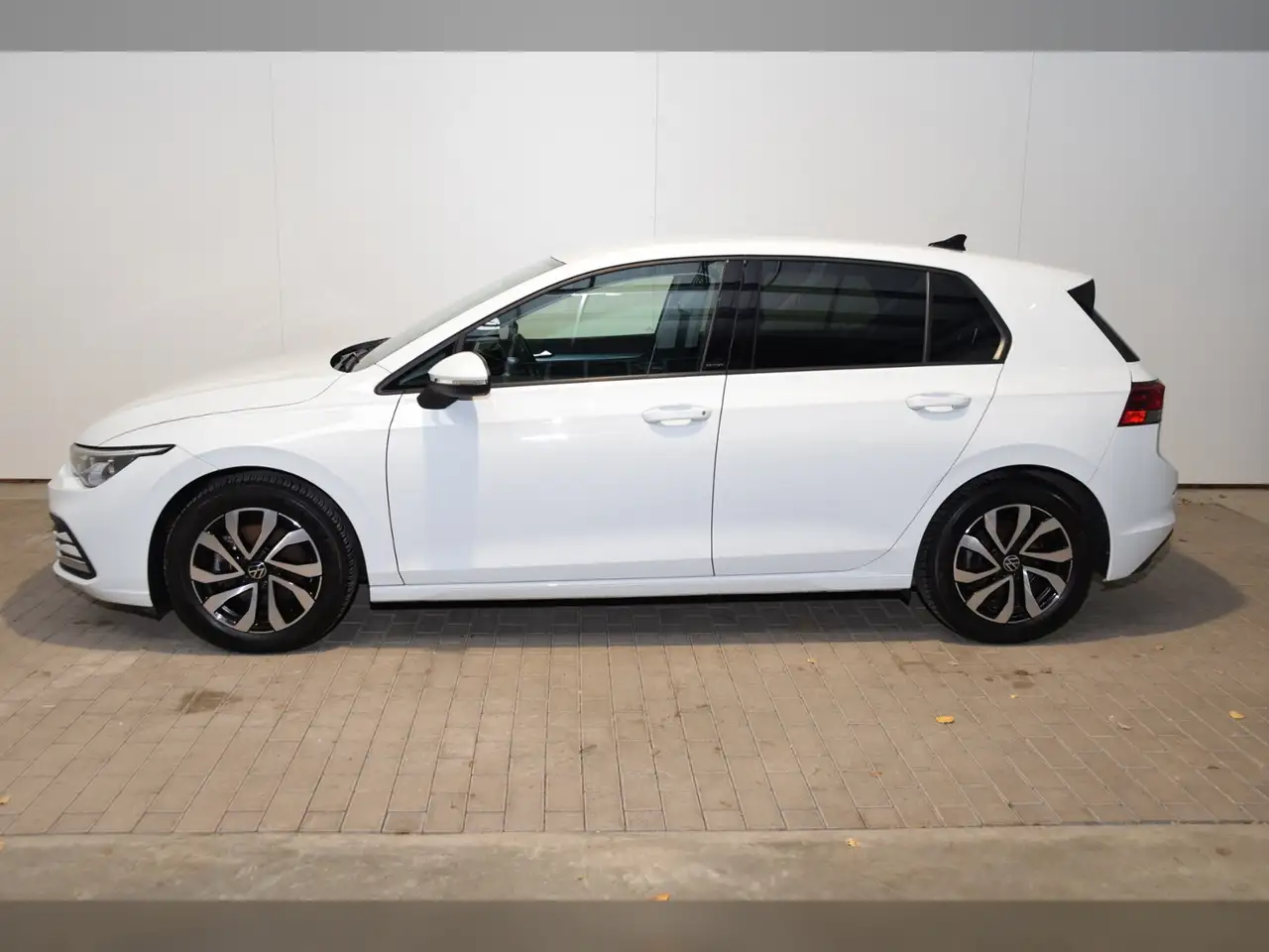 Volkswagen Golf VIII TSI Active AHK - LED - RearView 3