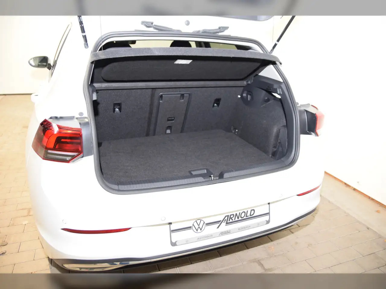 Volkswagen Golf VIII TSI Active AHK - LED - RearView 7