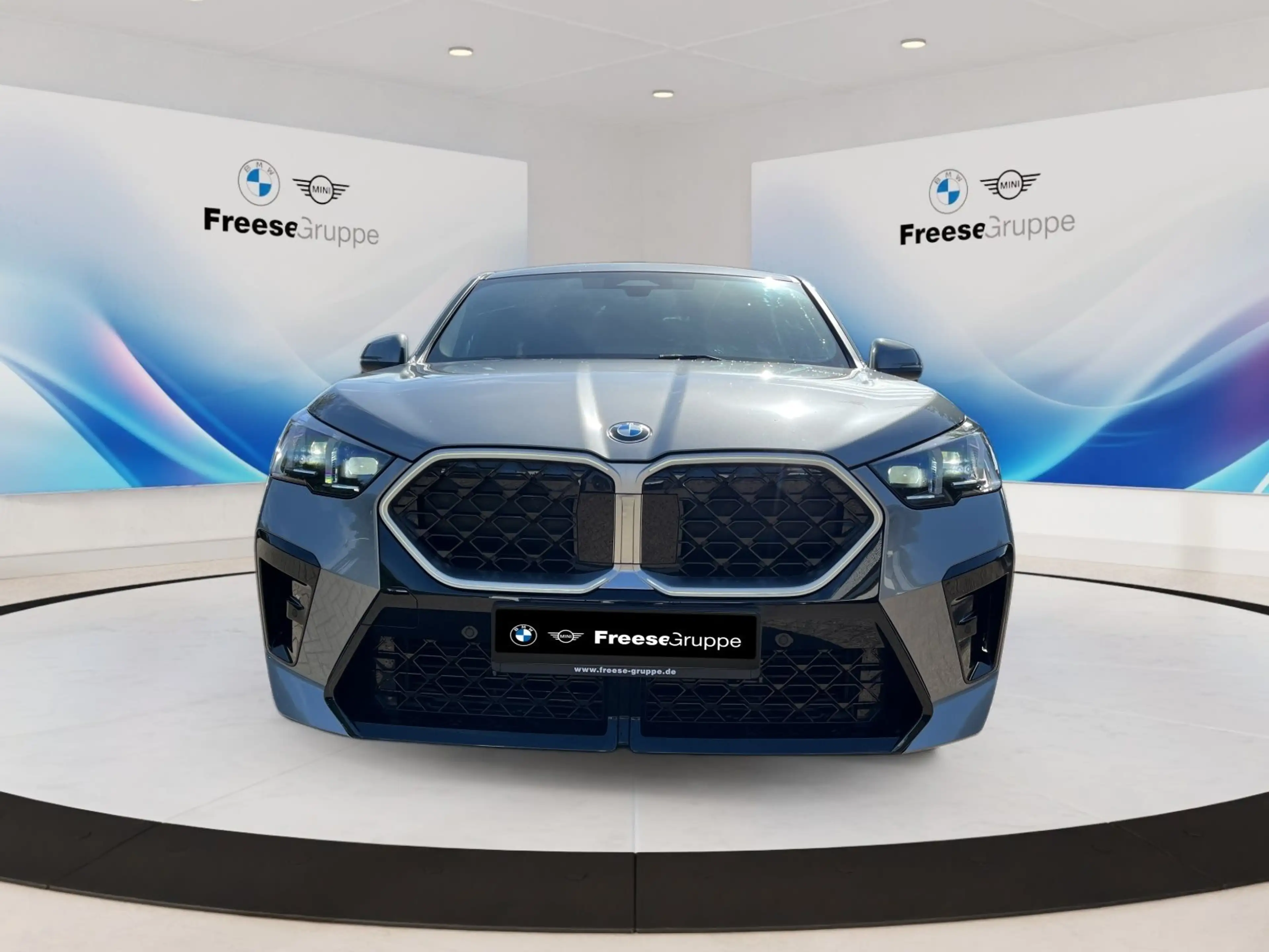 BMW X2 sDrive20i AHK 360° HEAD-UP RFK HIFI LED SHZ — photo 2