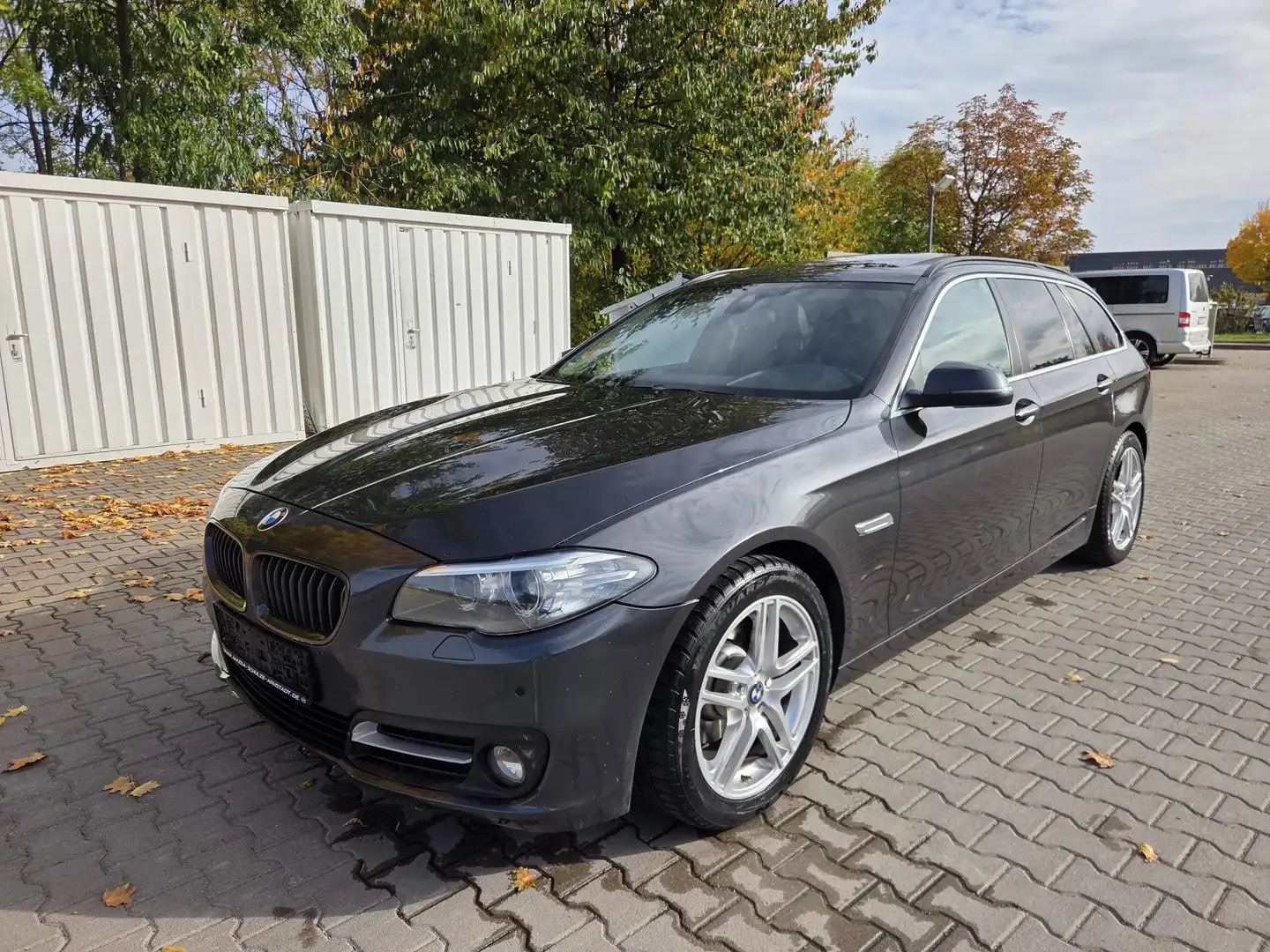 BMW 520 520 d+AHK+LEDER+PANO+NAVI+BI-XENON+EURO 6 Grau - 1