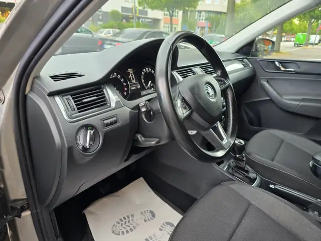 Skoda Rapid view 6