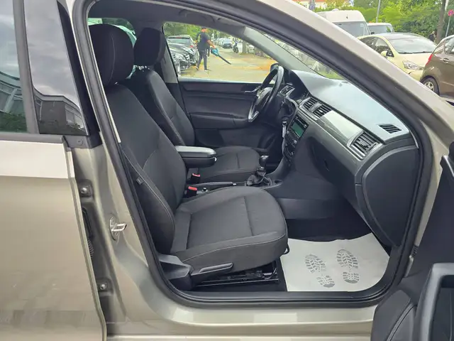 Skoda Rapid view 8