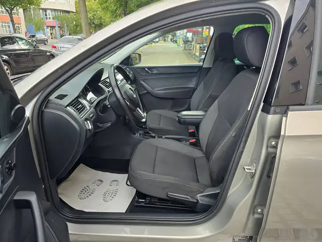 Skoda Rapid view 7