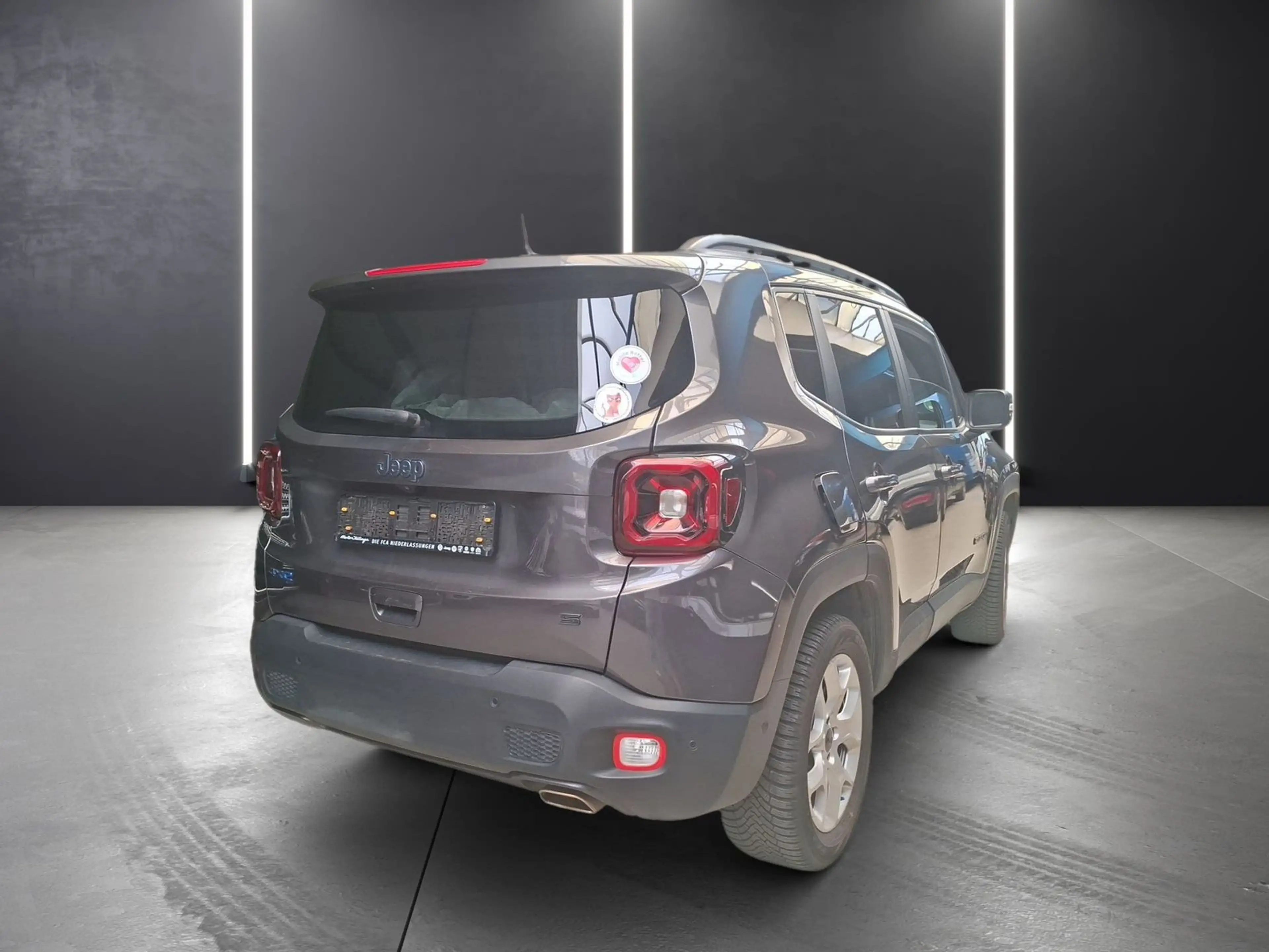 Jeep Renegade S Plug-In-Hybrid 4xe — photo 6