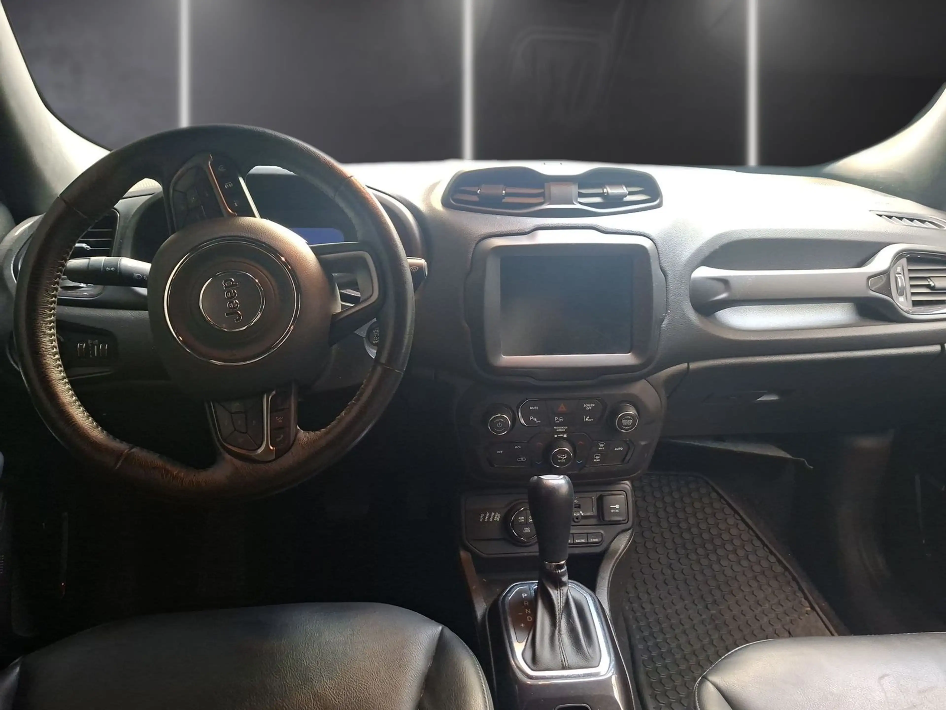 Jeep Renegade S Plug-In-Hybrid 4xe — photo 12