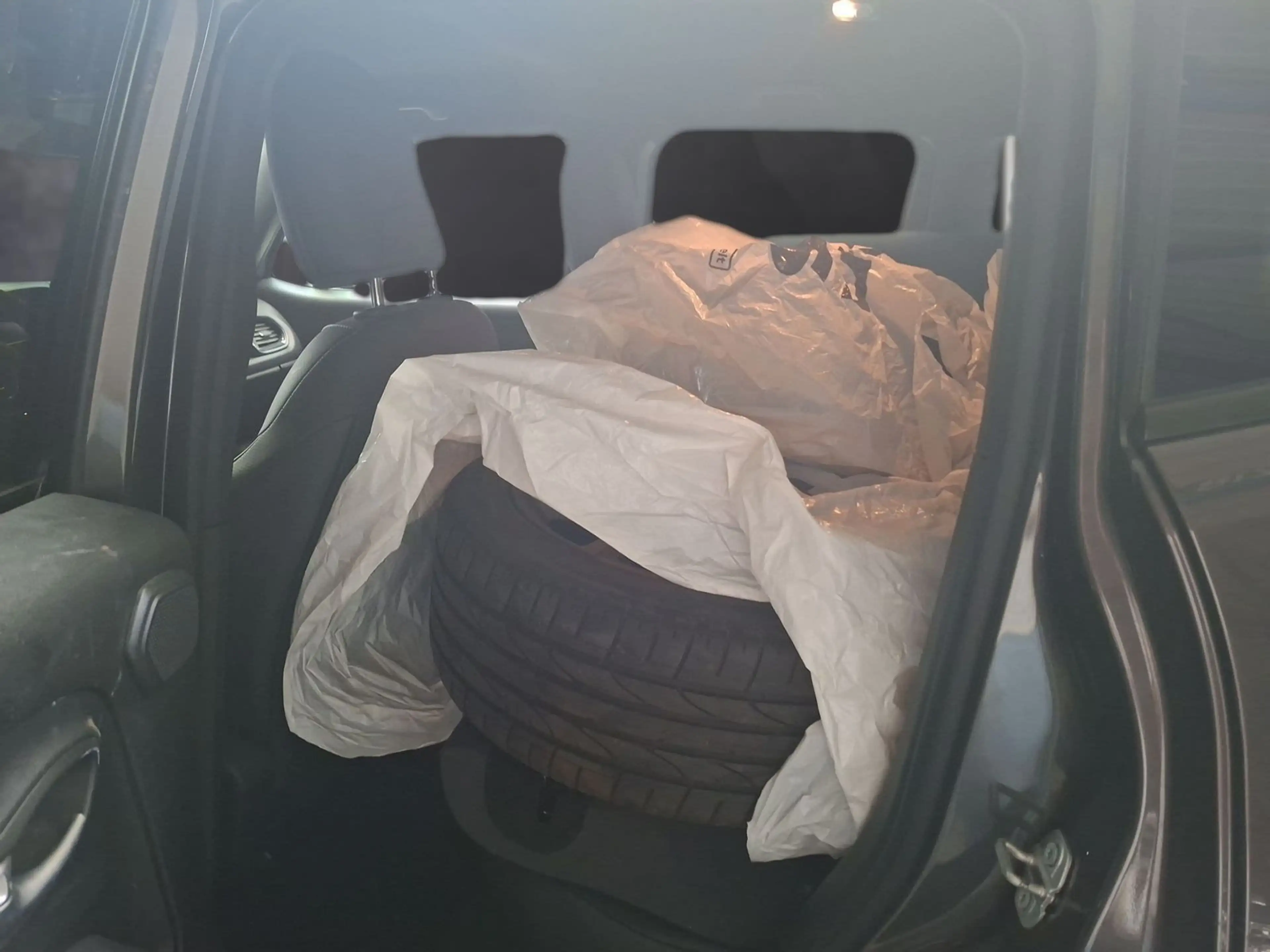Jeep Renegade S Plug-In-Hybrid 4xe — photo 13