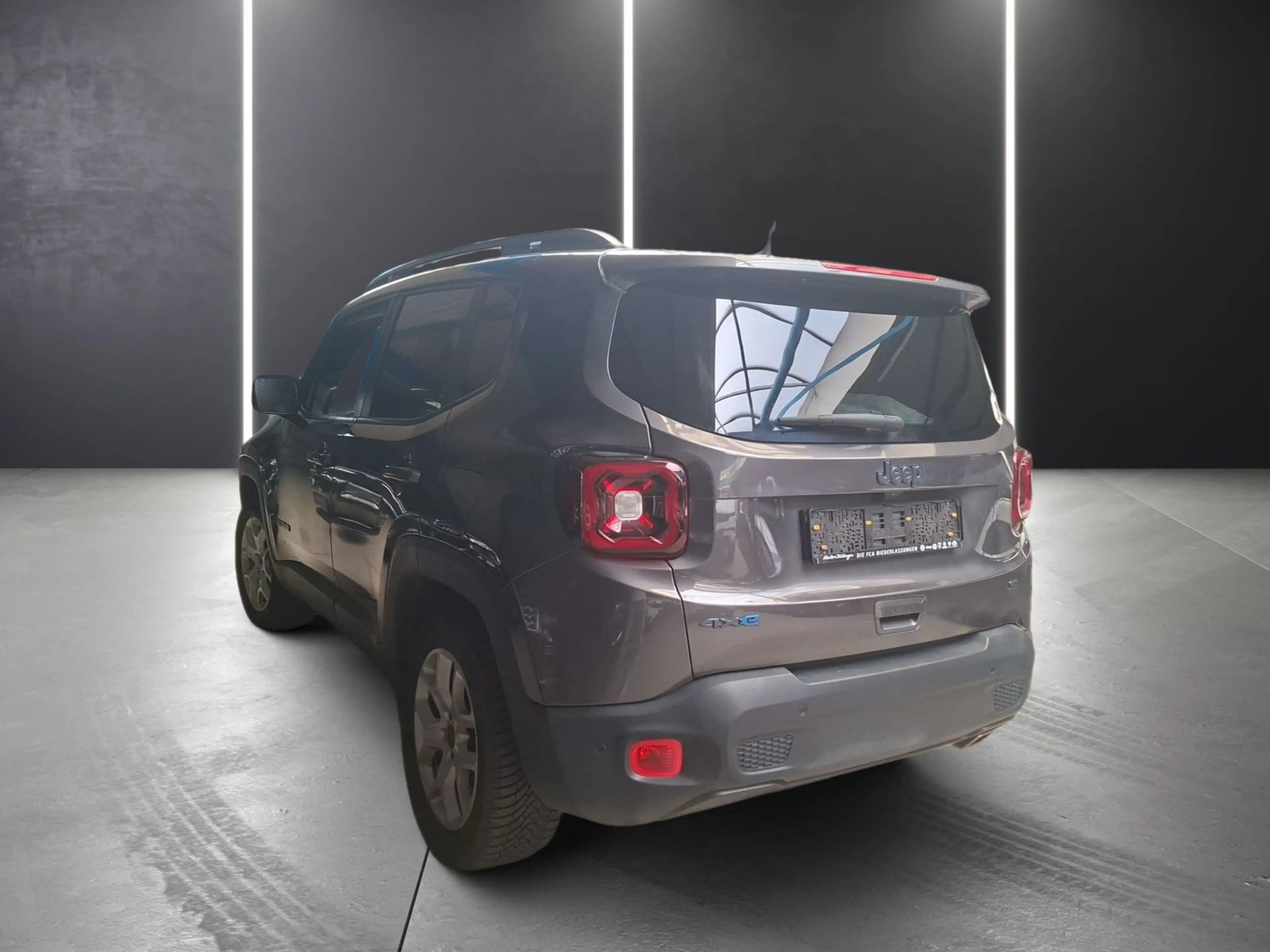 Jeep Renegade S Plug-In-Hybrid 4xe — photo 4