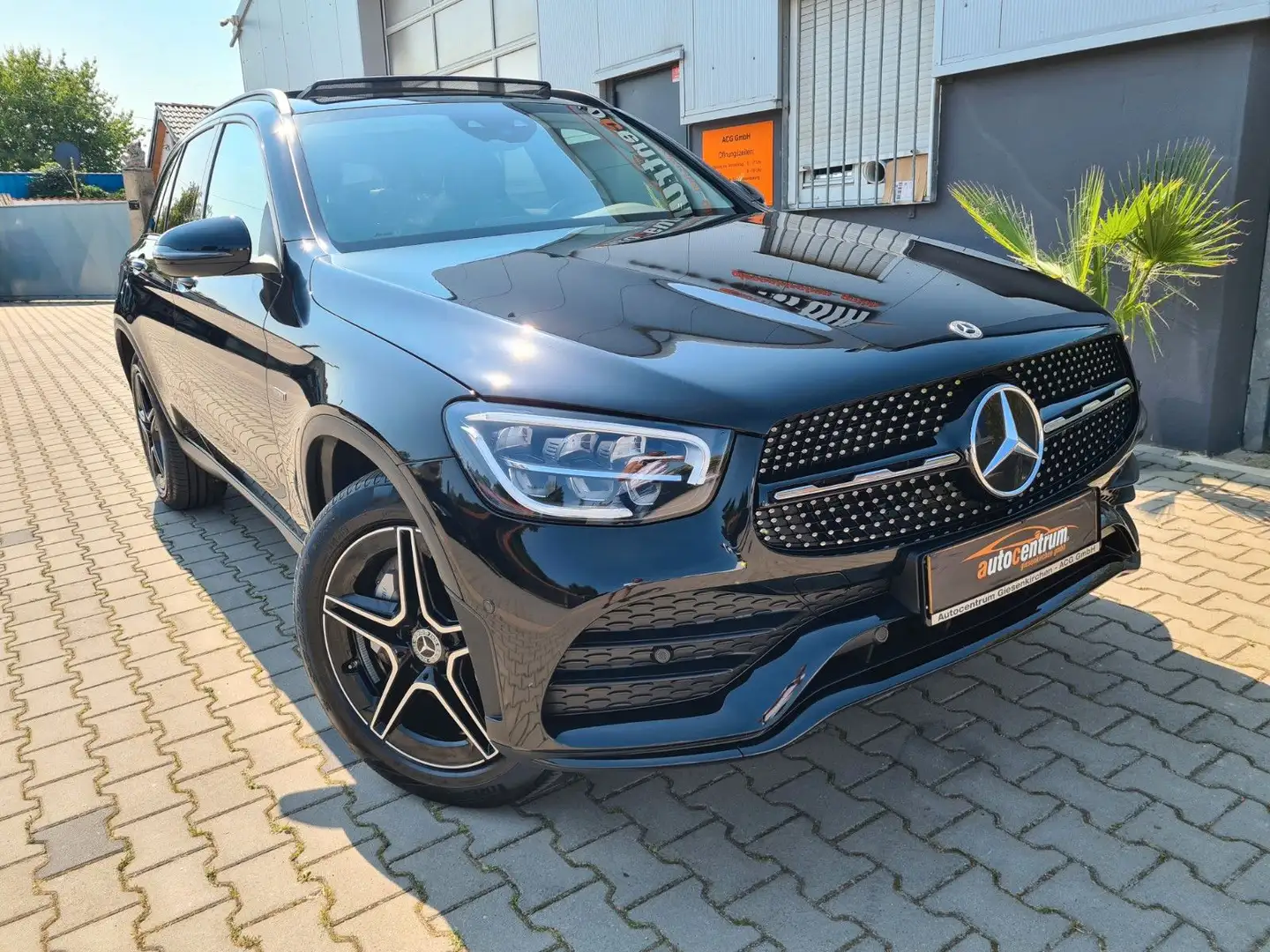 Mercedes-Benz GLC 300 e AMG/Exkl.*Night*Pano*ACC+*LED*MBUX+*RFK Noir - 2