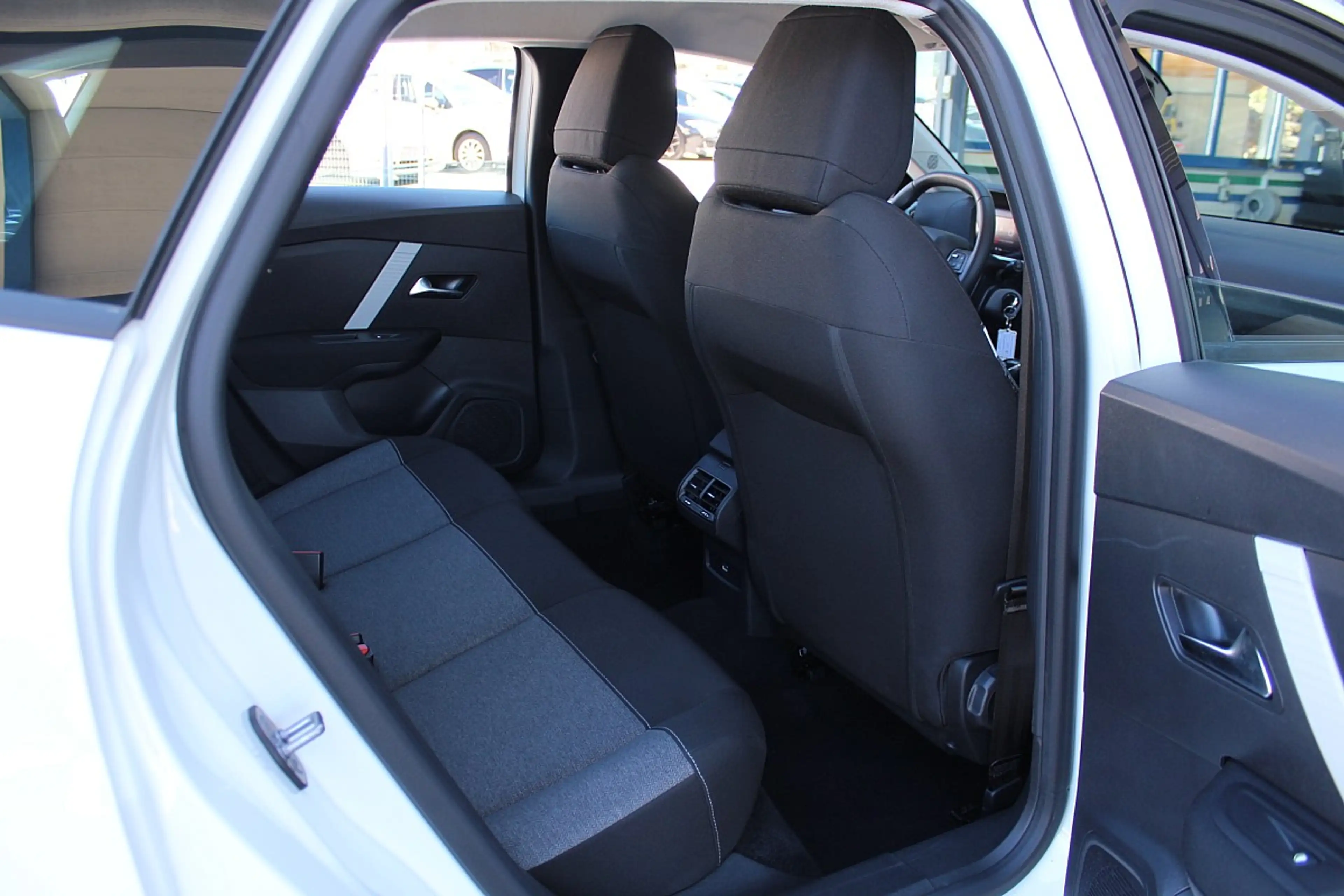 Citroen C4 X PureTech 100 S&S 6-Gang-Manuell You — photo 11