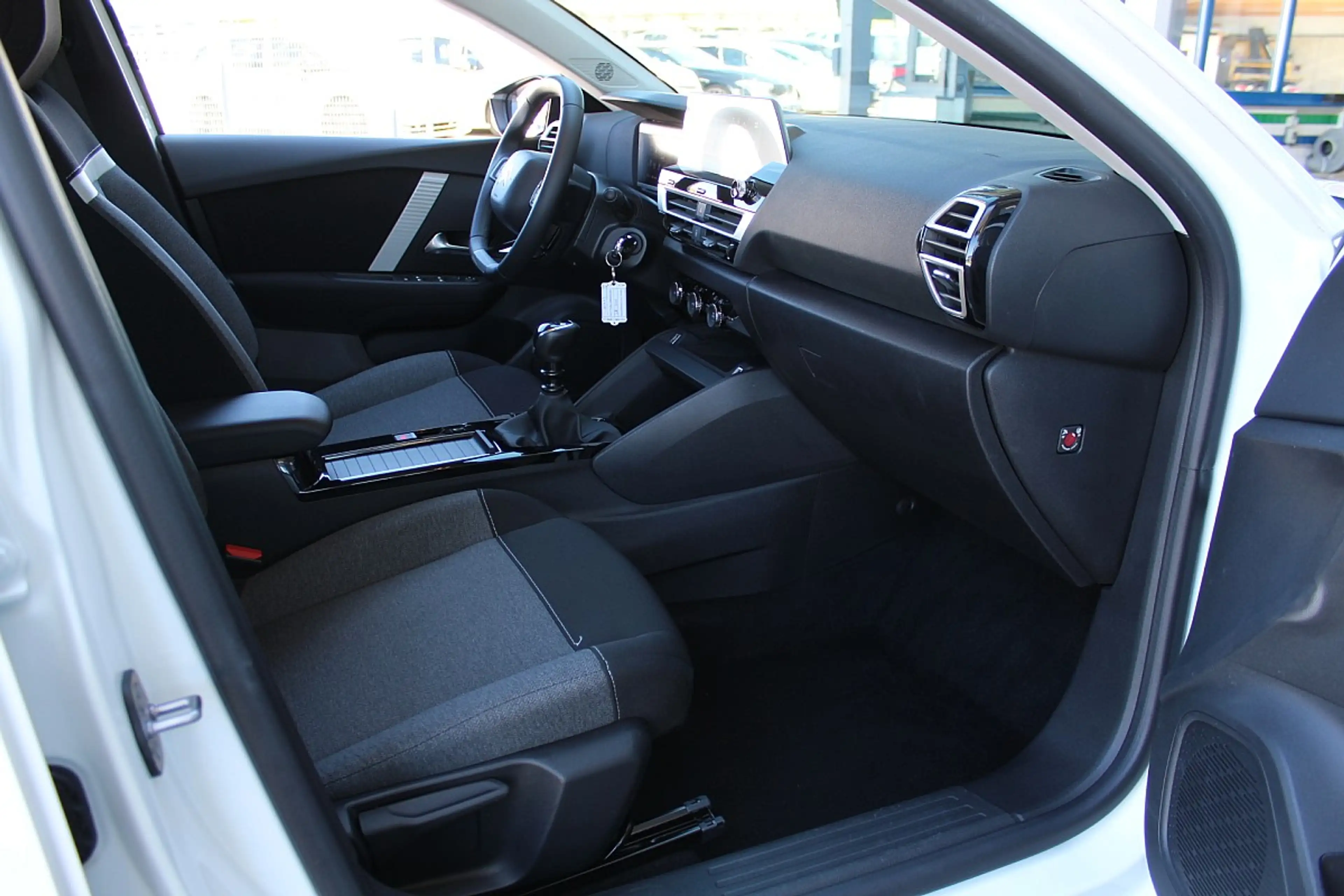 Citroen C4 X PureTech 100 S&S 6-Gang-Manuell You — photo 10