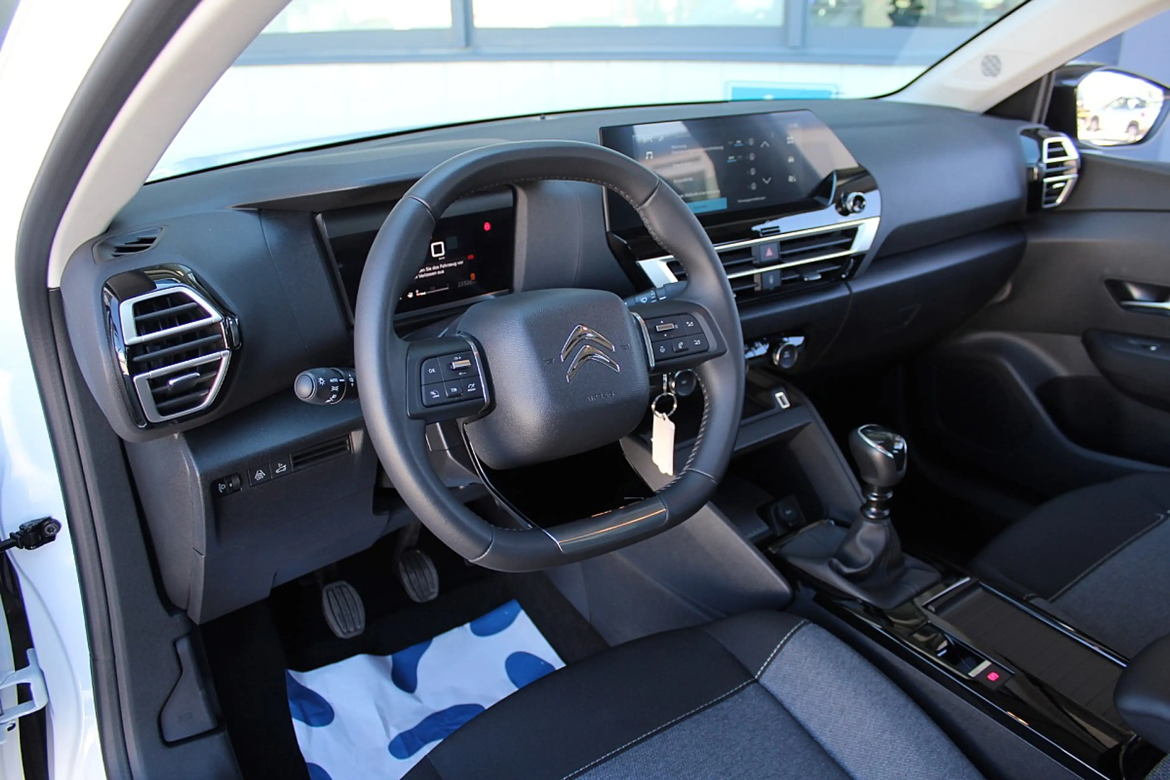 Citroen C4 X PureTech 100 S&S 6-Gang-Manuell You — photo 15