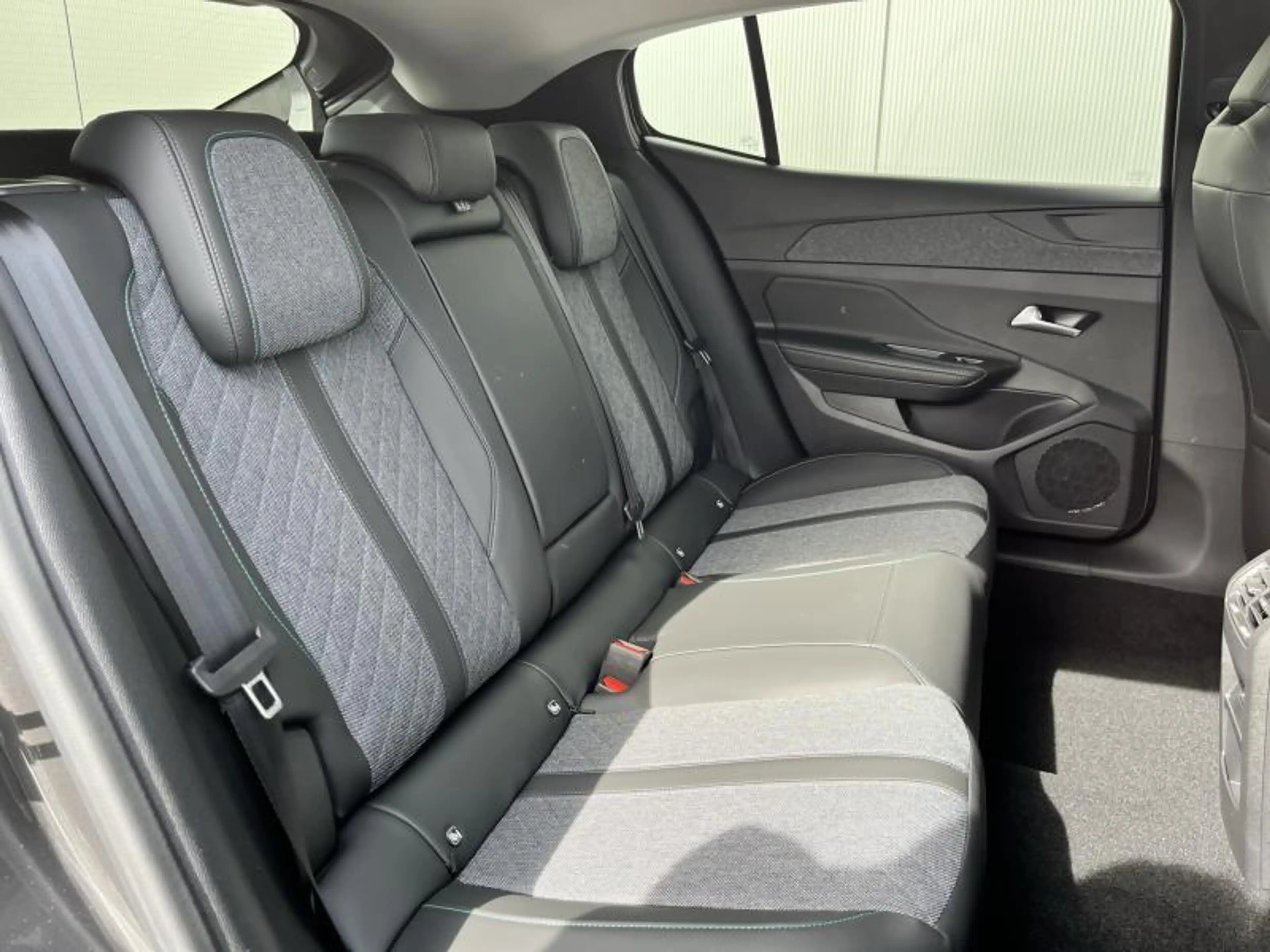 Peugeot 408 ALLURE PACK 1.2 TURBO 130 EAT8 — photo 11