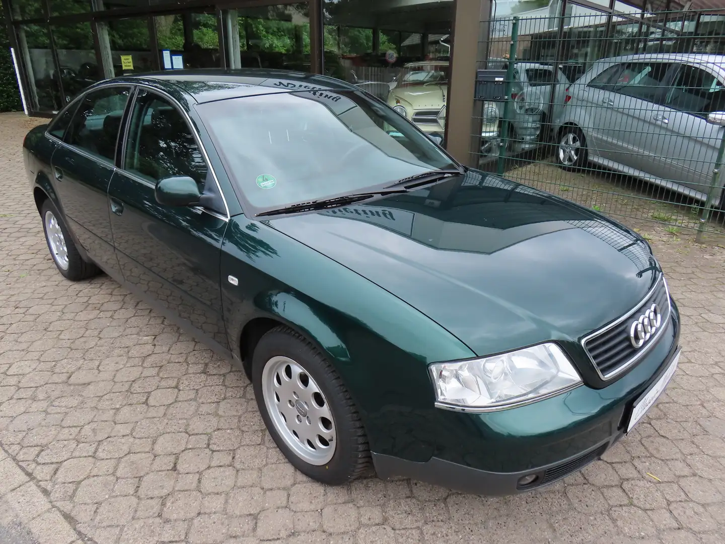 Audi A6 2.4 *nur 98 TKM*1.Hand*HU neu*Leder*Scheckheft* Grün - 1
