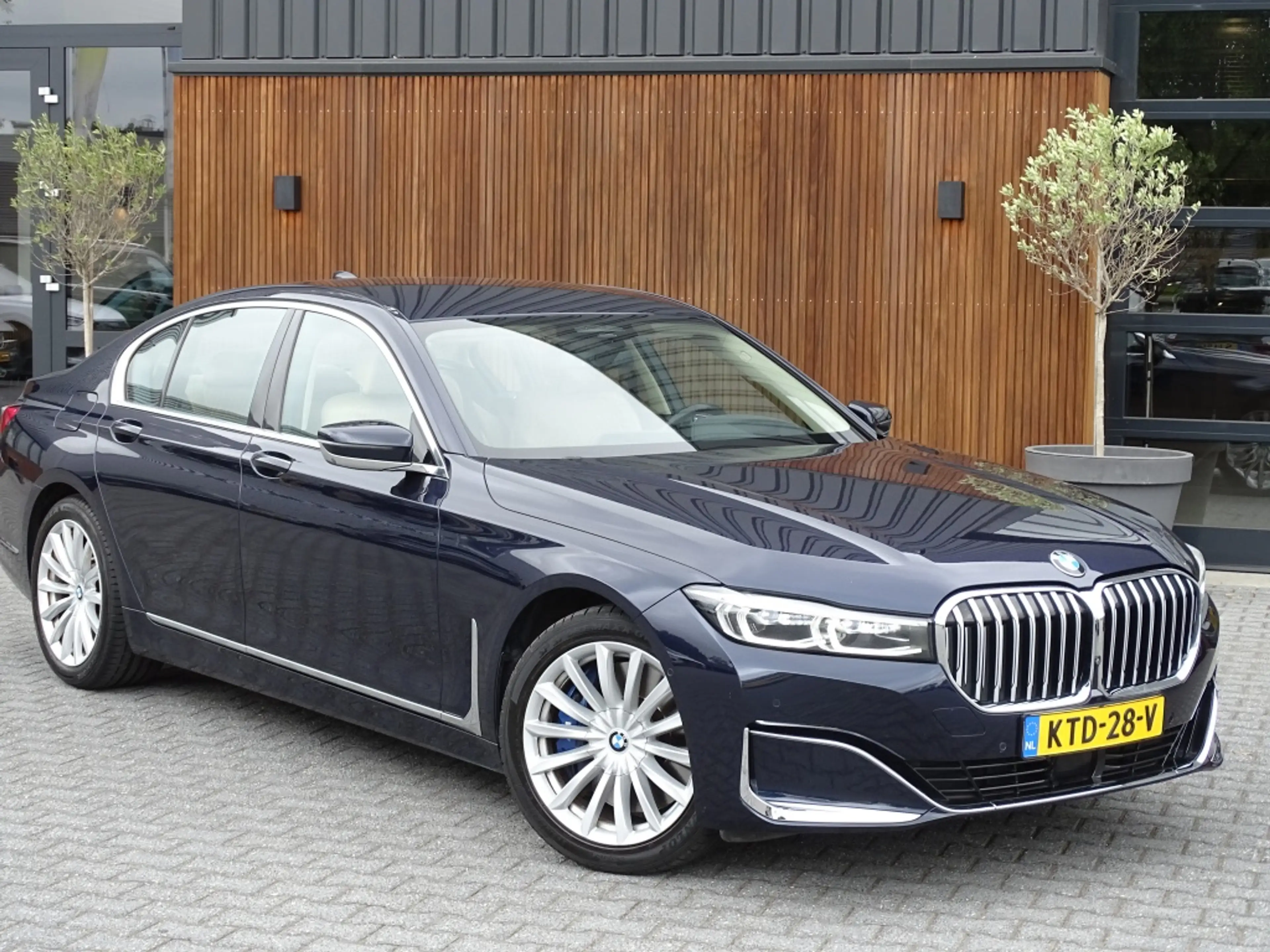 BMW 745 7-serie 745e 394PK / M-Individual / ACC / Softclos — photo 2