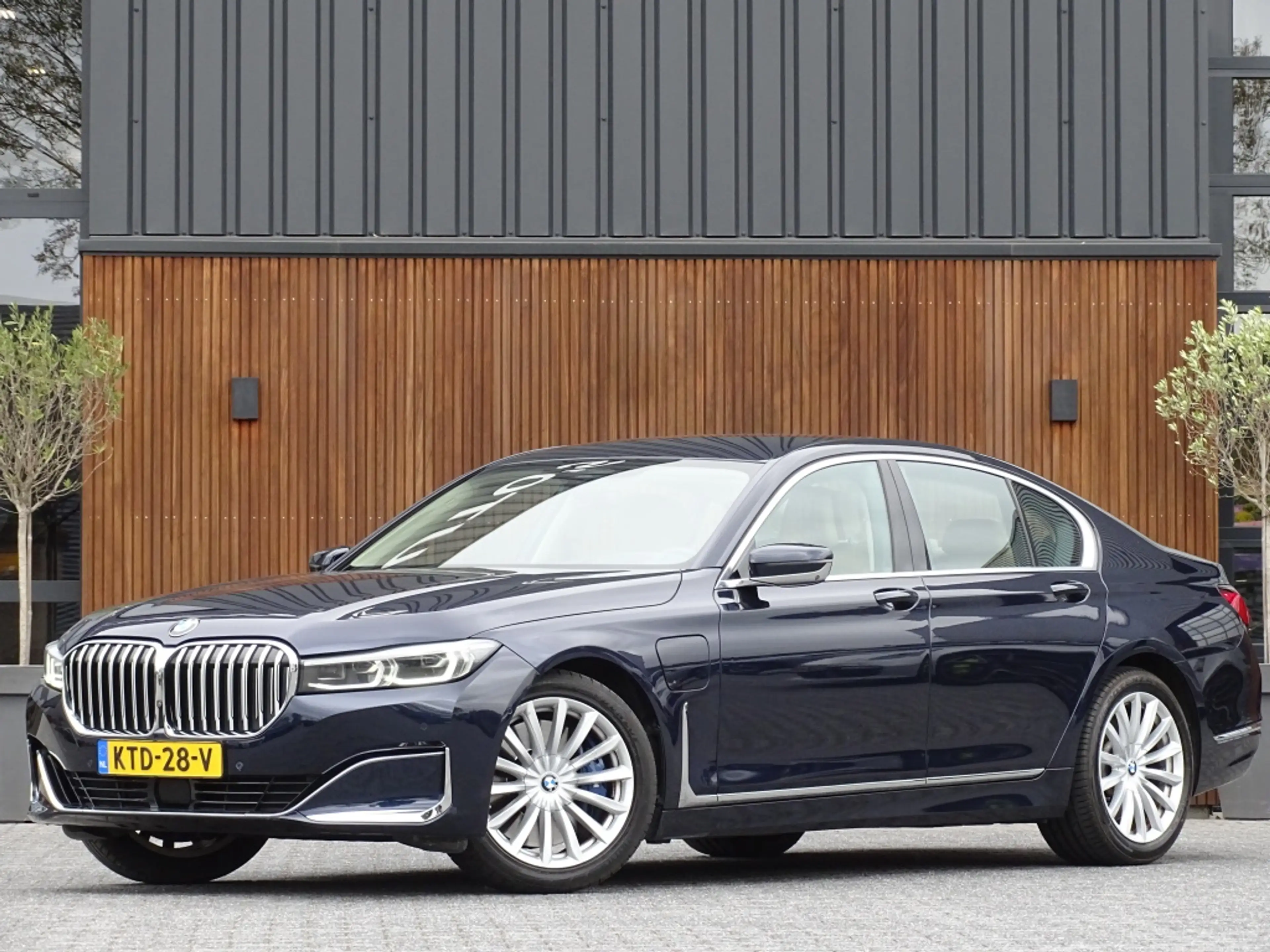 BMW 745 7-serie 745e 394PK / M-Individual / ACC / Softclos
