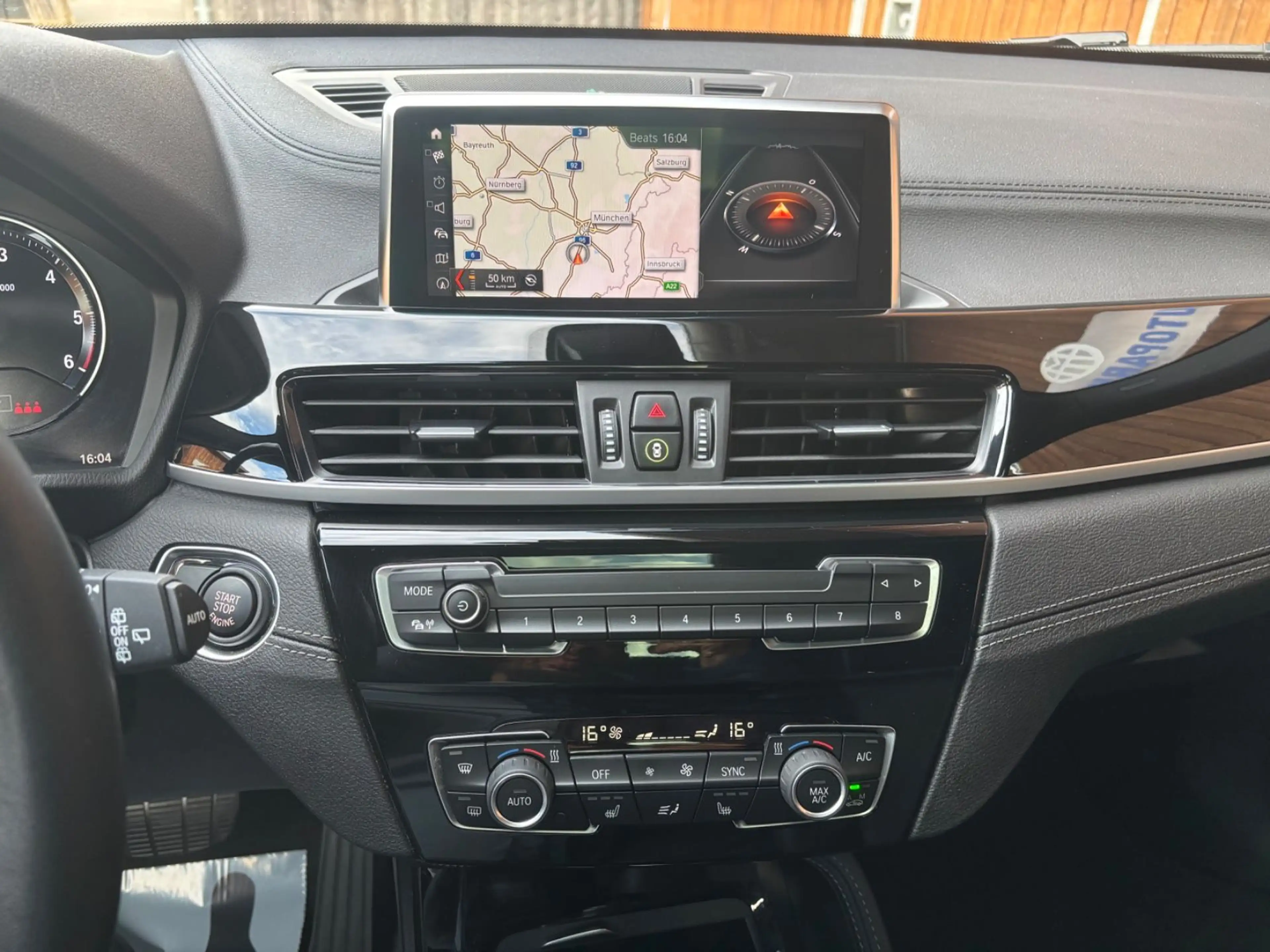 BMW X2 sDrive 20d Navi Leder LED Panorama Wireless — photo 8