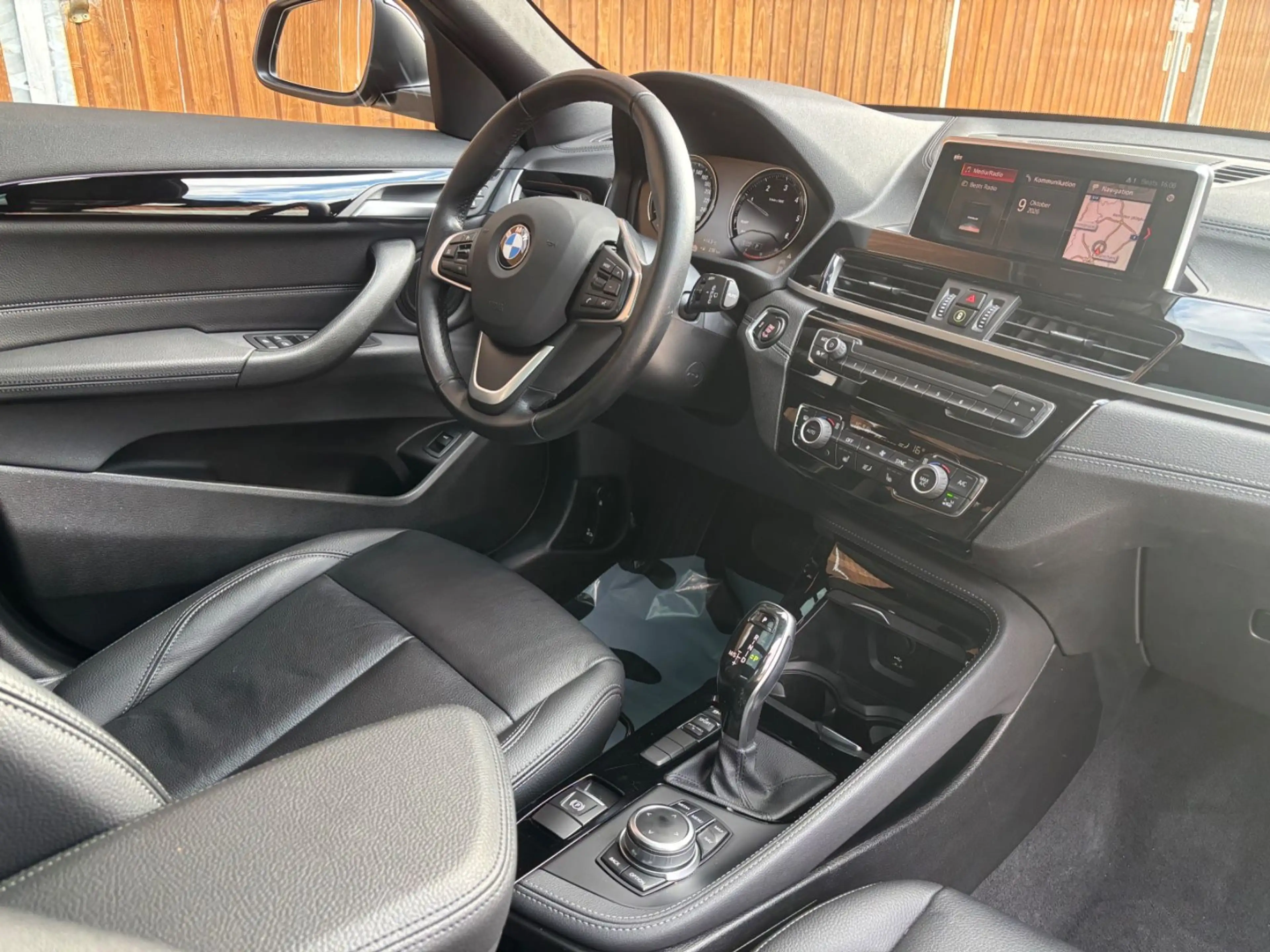 BMW X2 sDrive 20d Navi Leder LED Panorama Wireless — photo 13