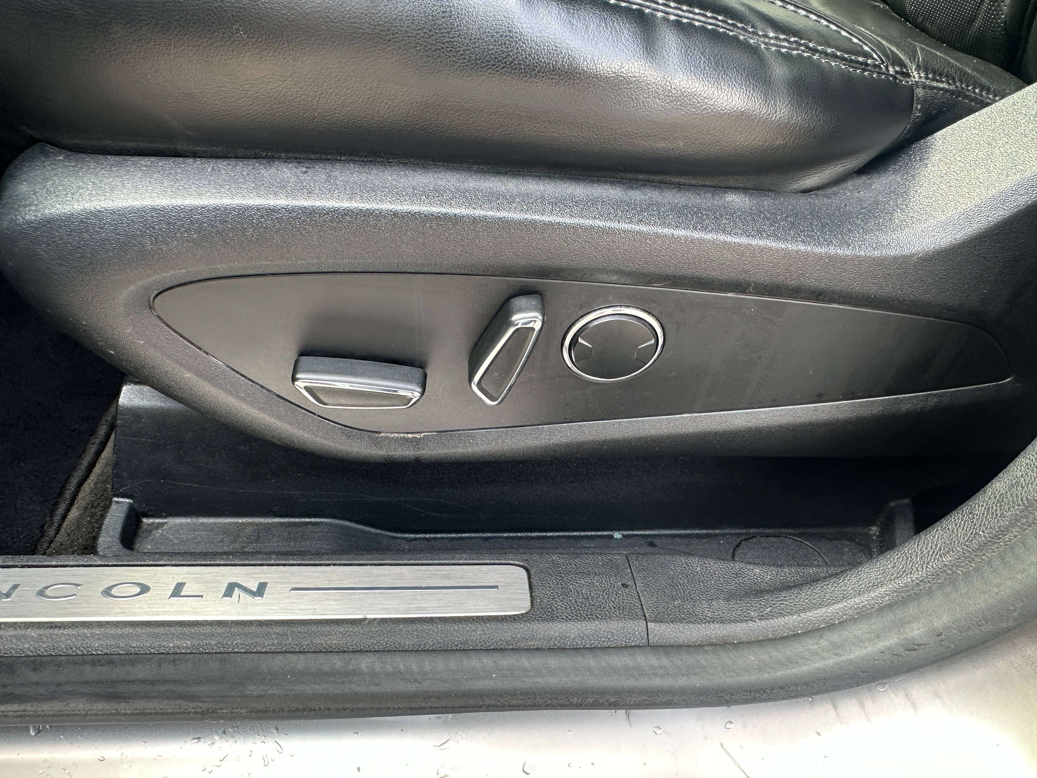 2016 Lincoln MKC Premier - Image 12