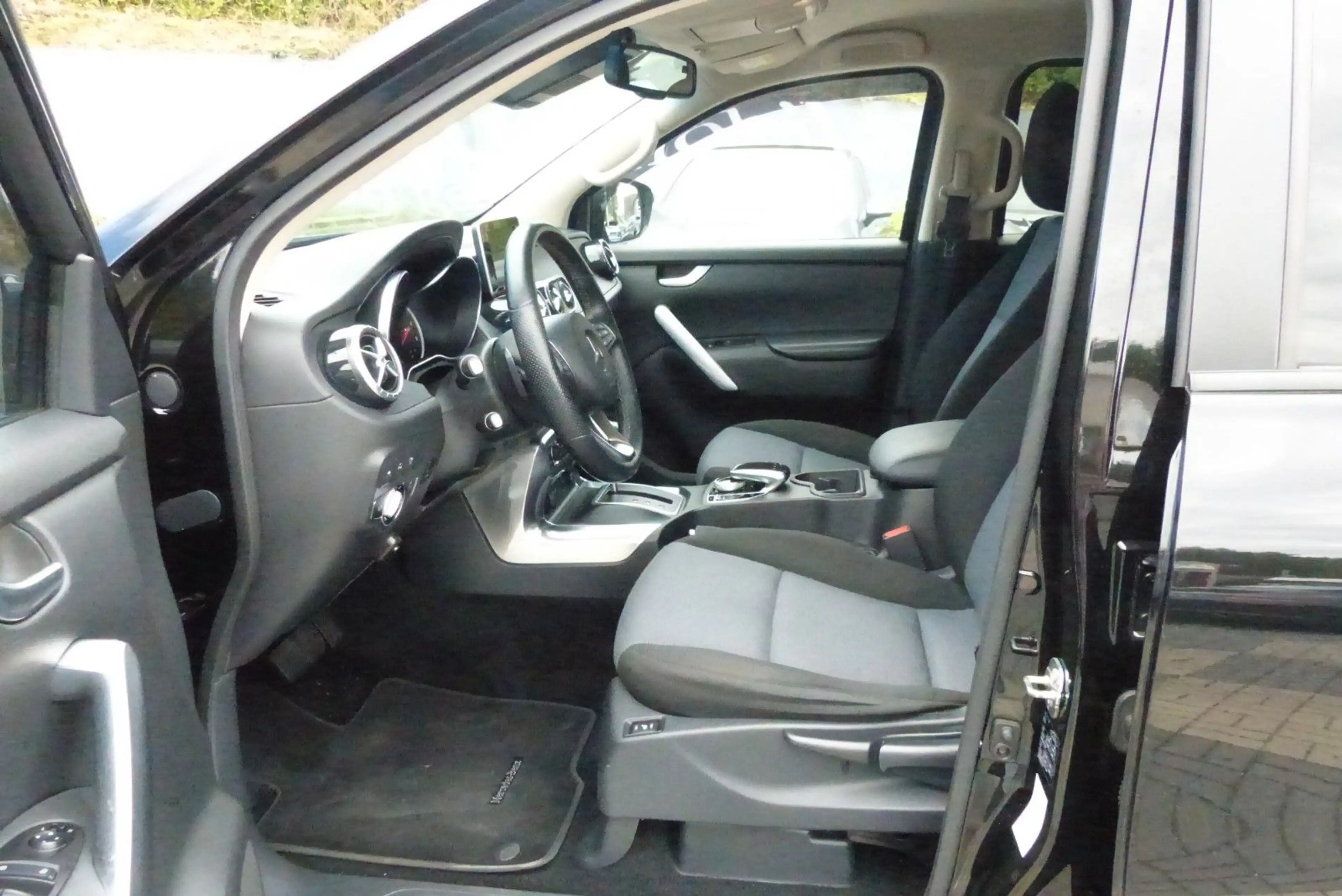 Mercedes-Benz X 350 d 4Matic Doppelkabine CRAWLER CMP 190 — photo 15
