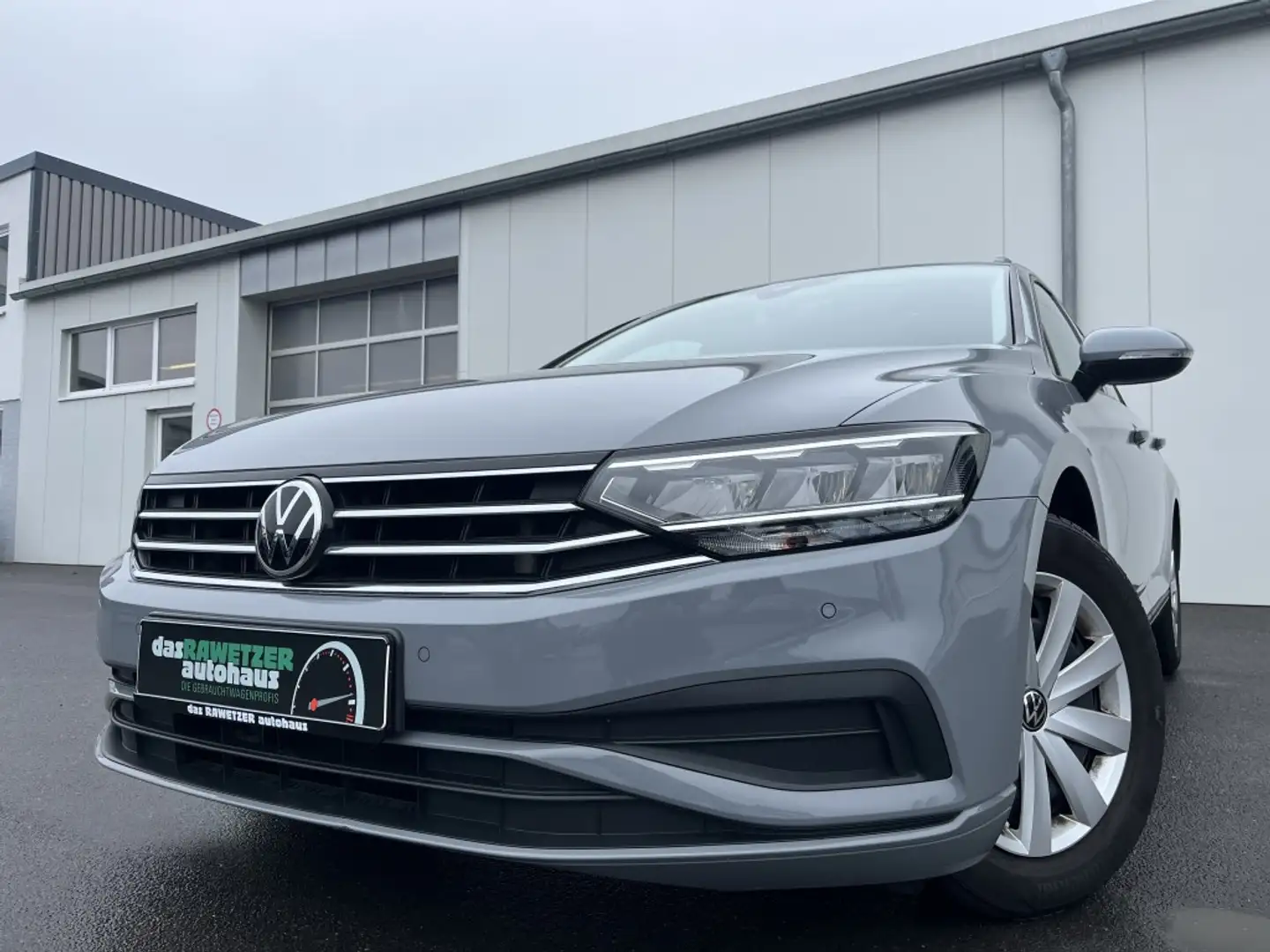 Volkswagen Passat Variant 1.5 TSI 147€ m. 20% Anzahlung Navi DAB SHZ PDC K Gris - 1