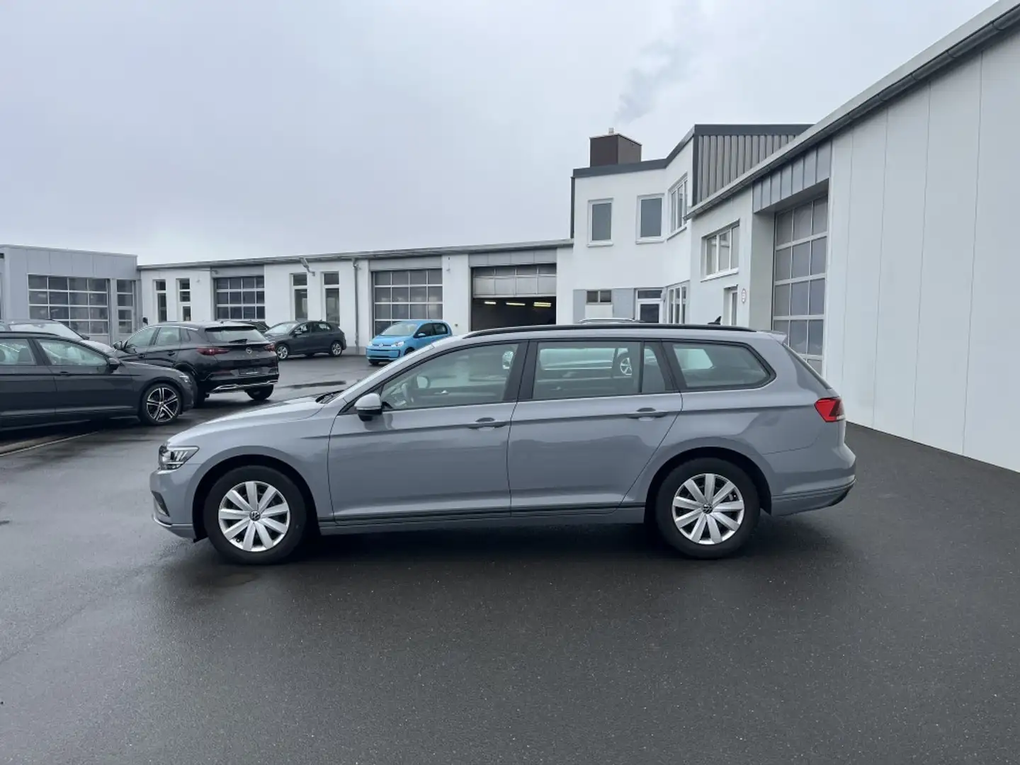 Volkswagen Passat Variant 1.5 TSI 147€ m. 20% Anzahlung Navi DAB SHZ PDC K Gris - 2