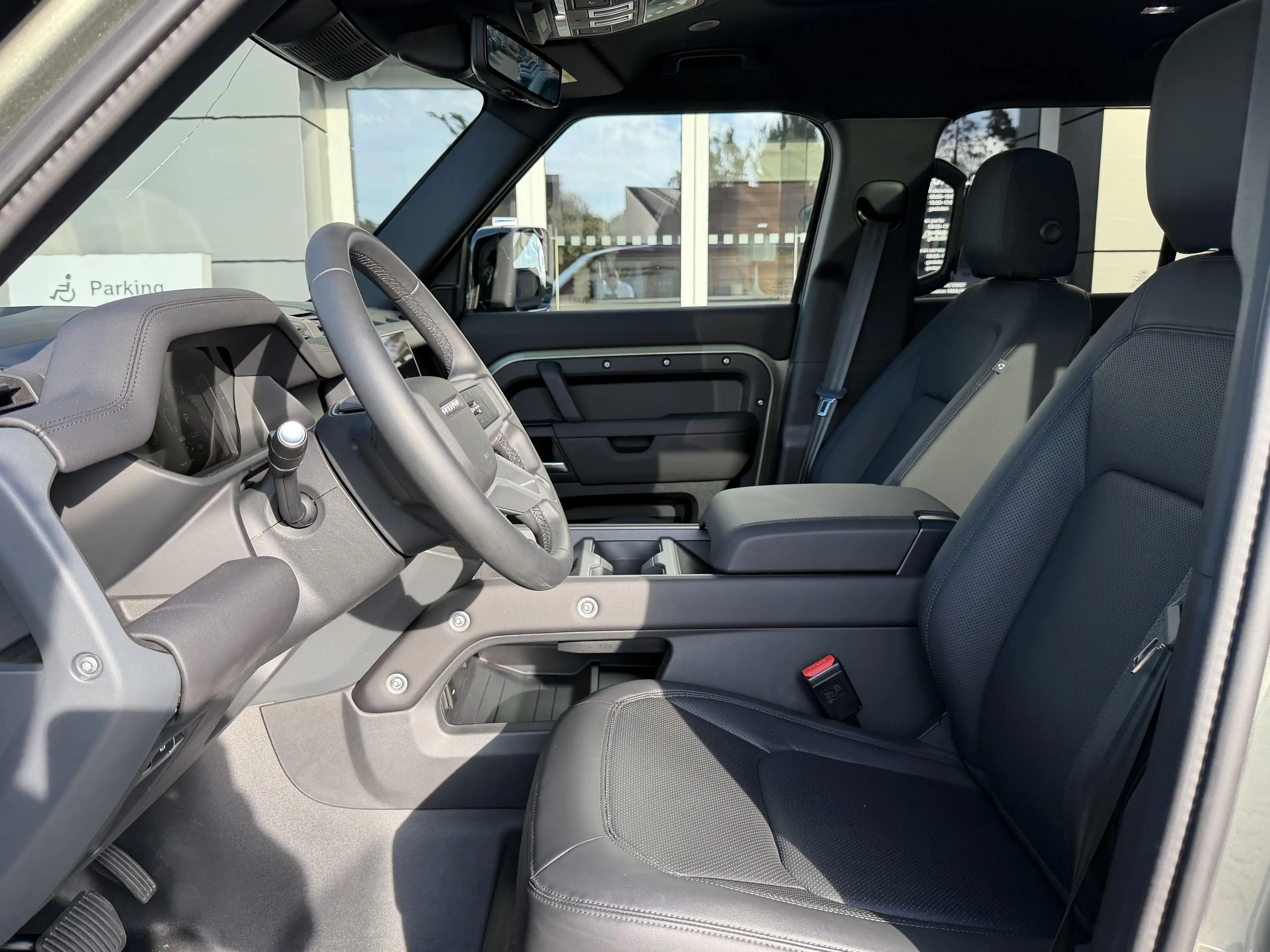 Land Rover Defender P300e X-Dynamic SE — photo 9
