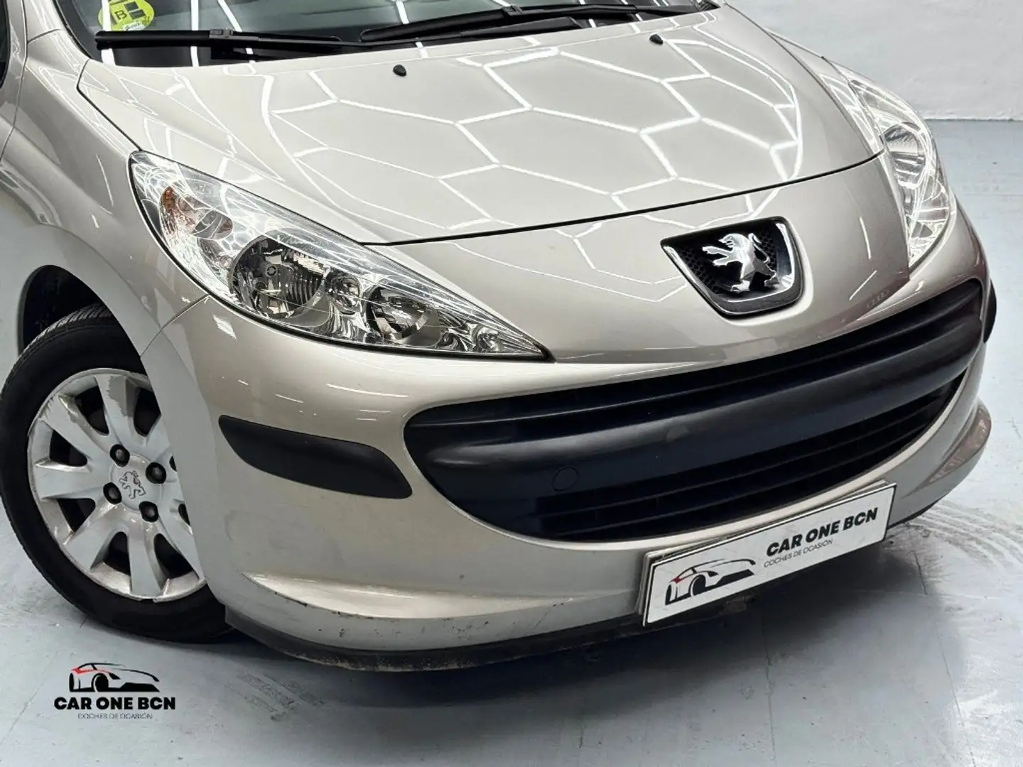 Peugeot 207 1.4HDI Confort Gris - 2