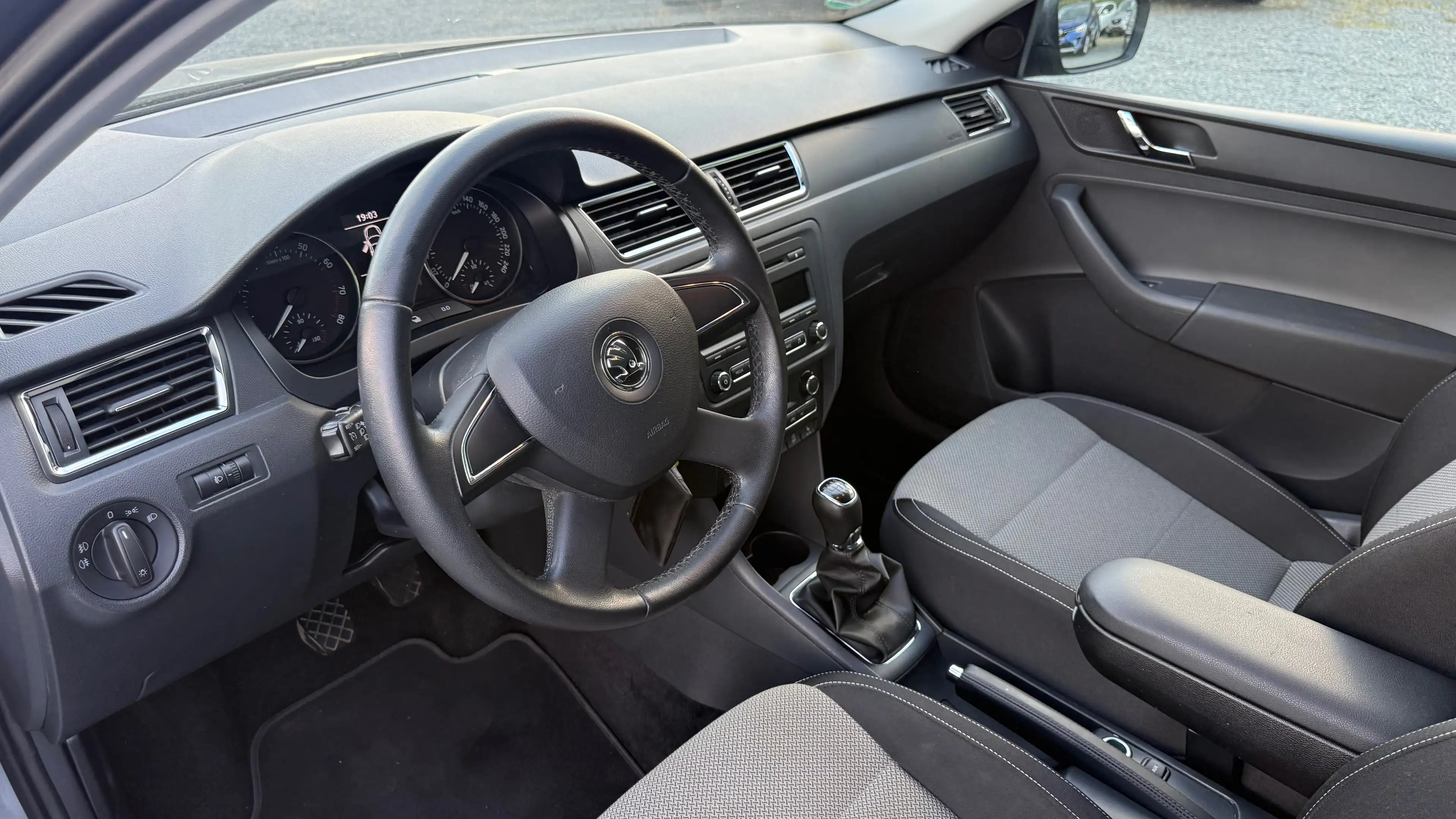 Skoda Rapid/Spaceback Elegance — photo 15
