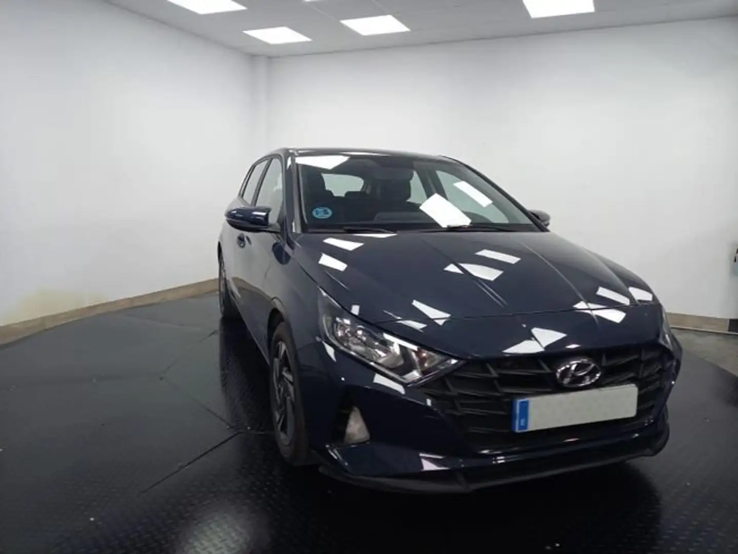 Hyundai i20 berlina con portón 1.2 MPI SLX Gris - 2
