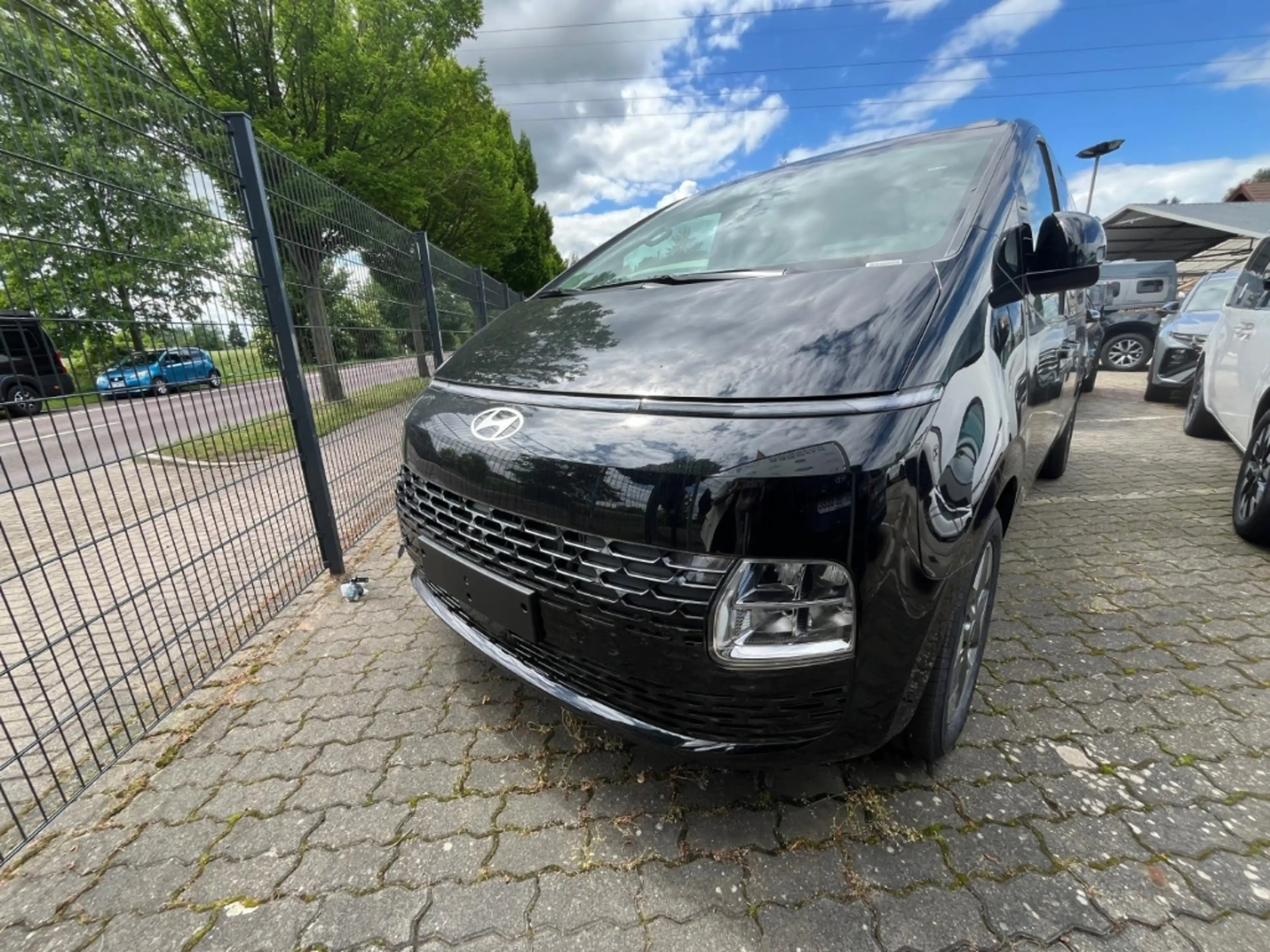 Hyundai STARIA Prime HEV 9-Sitzer Automatik Leder 360°-Kamera (SV