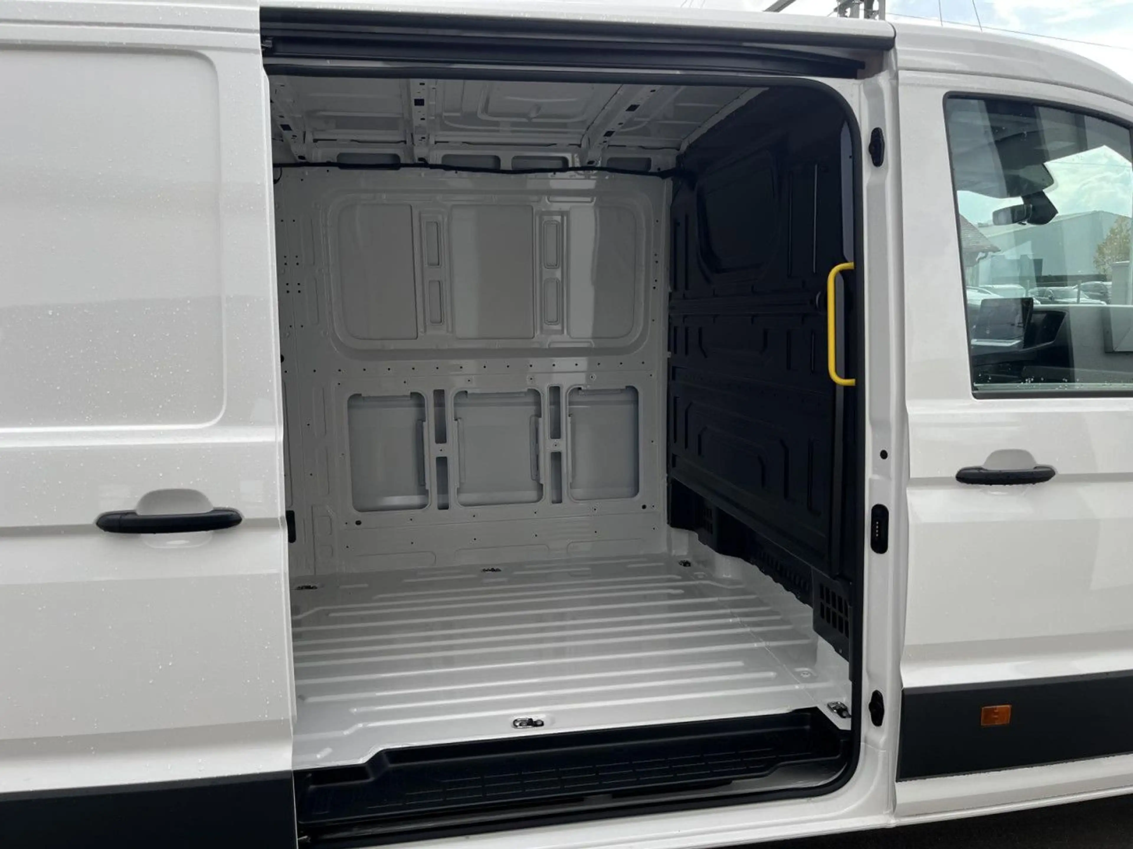 Volkswagen Crafter 30 Kasten L3H2 MR 2,0 TDI Kamera PDC App — photo 13