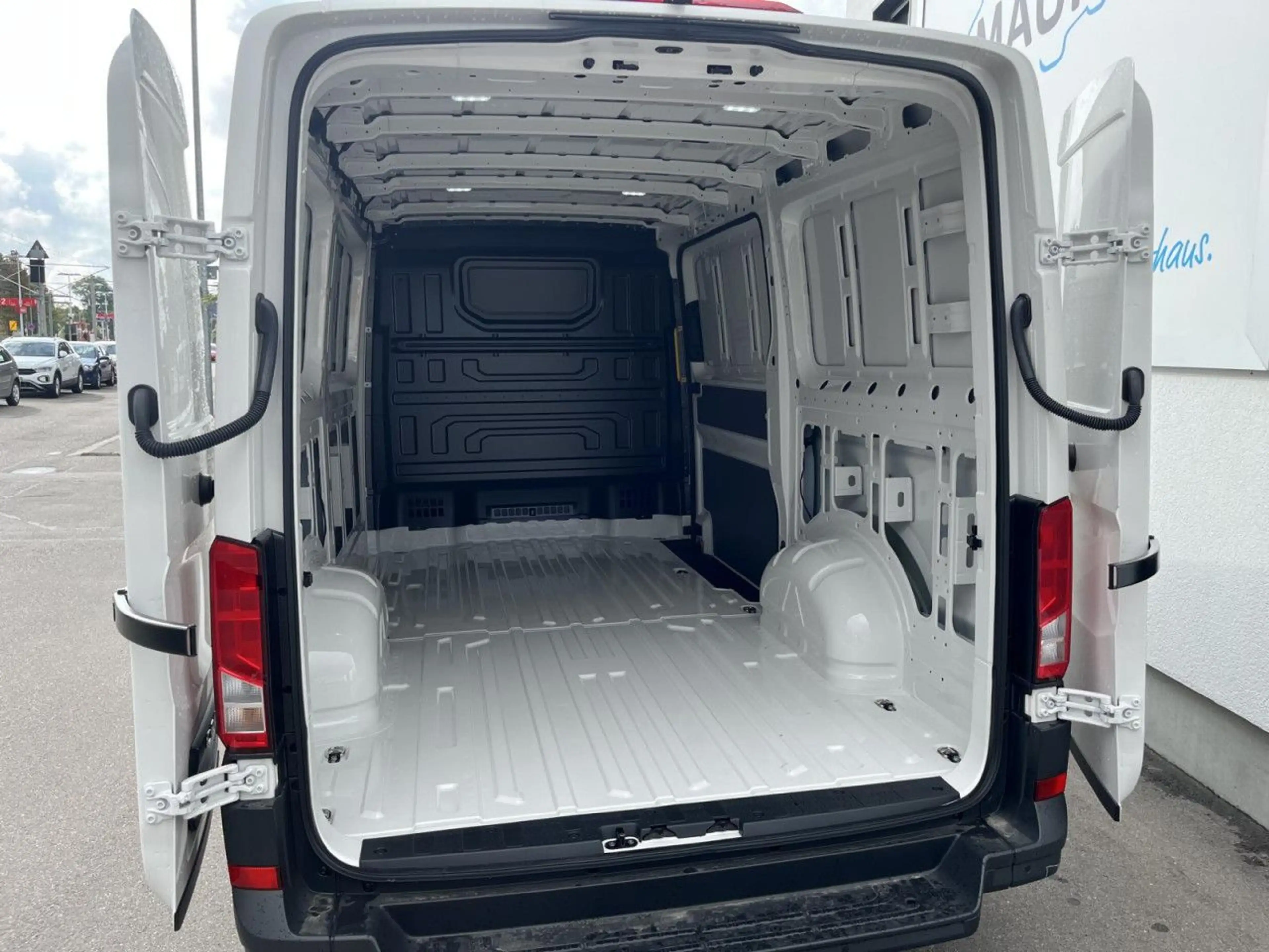 Volkswagen Crafter 30 Kasten L3H2 MR 2,0 TDI Kamera PDC App — photo 14