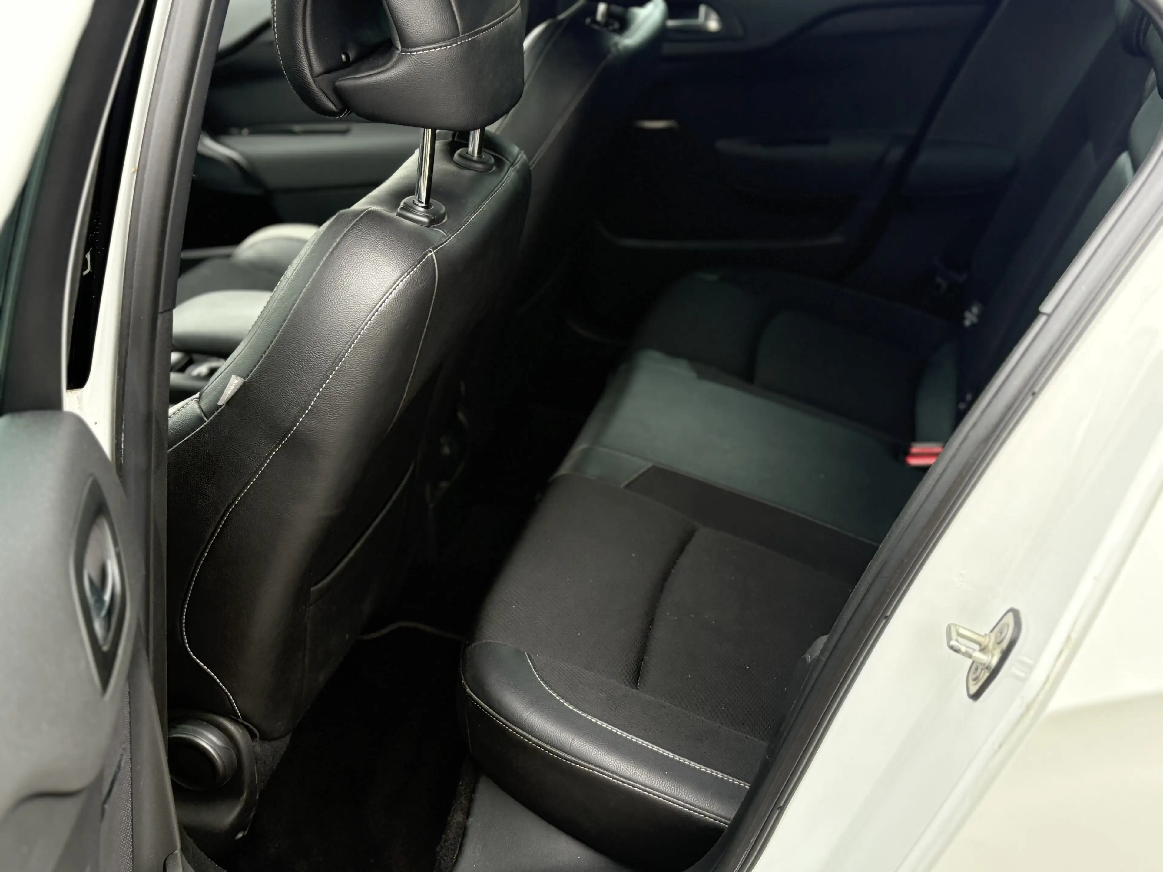Citroen DS4 DS4 1.6 e-HDi — photo 11