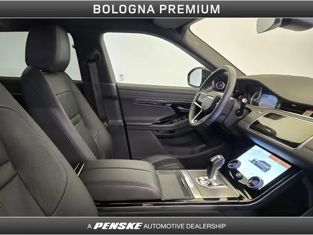 Land Rover Range Rover Evoque view 3