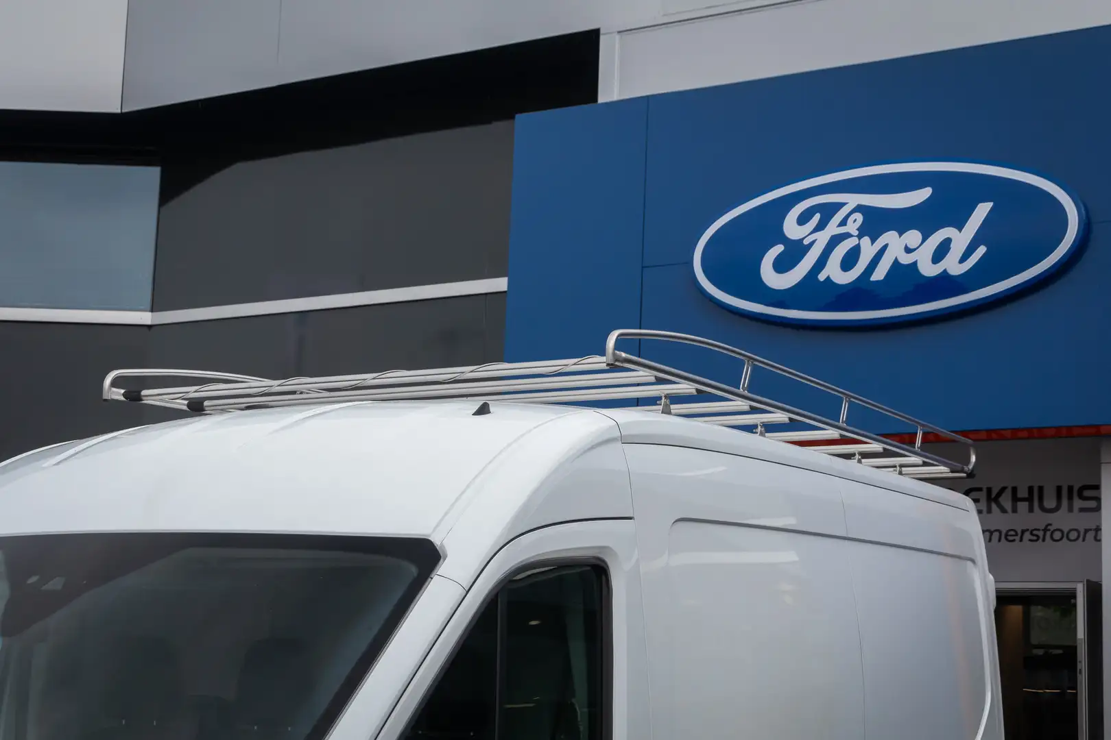 Ford Transit 330 2.0 TDCI 130 pk L3H2 Trend € 8.516,- voorraadv Wit - 2