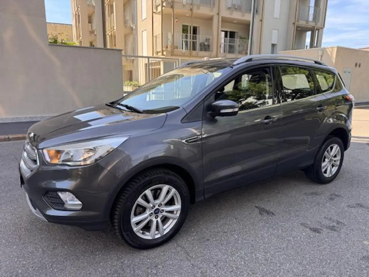 Ford Kuga 1.5  DIESEL PARI AL NUOVO   !!! Grijs - 2
