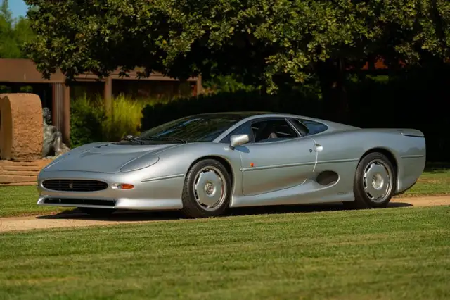 Jaguar XJ 220