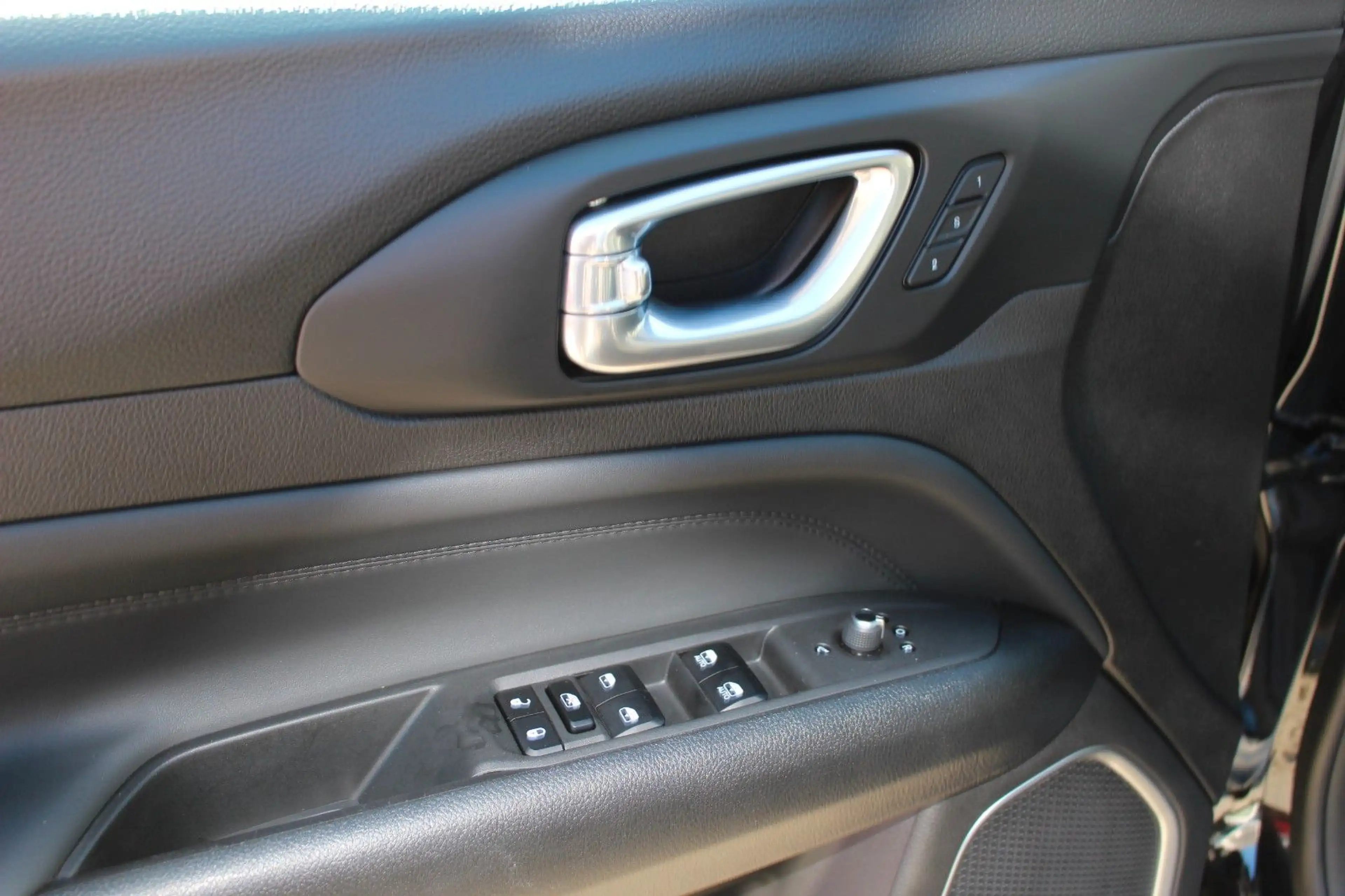 Jeep Compass Summit Mild-Hybrid FWD 360°KAM/LED/8FACH — photo 11