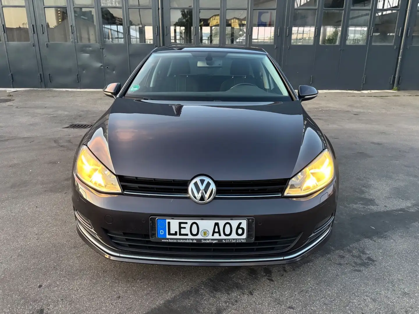 Volkswagen Golf VII Lim. Lounge BMT*2,0 DSG Lim Grau - 2