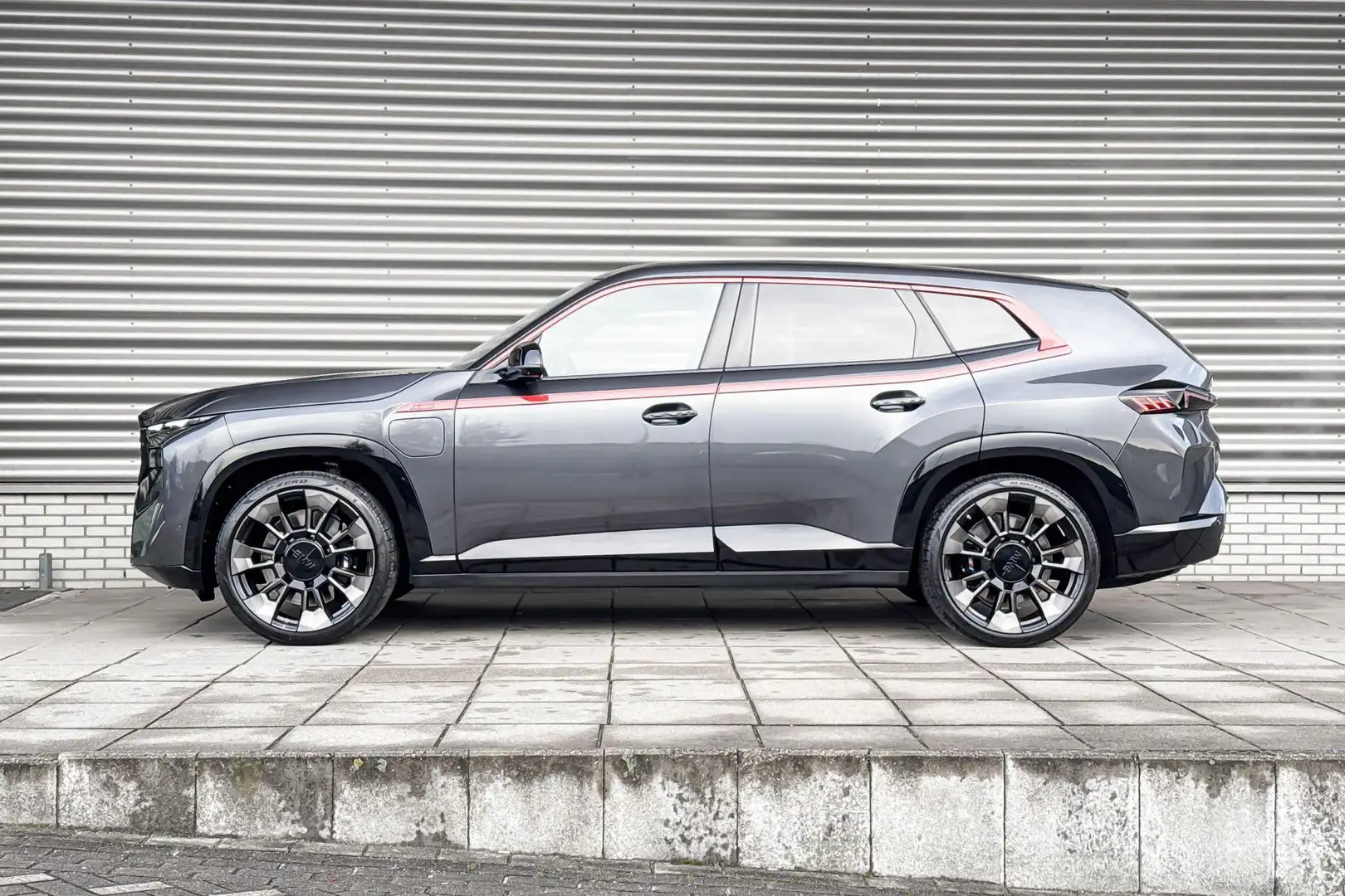 BMW XM PHEV Label Red 30 kWh Individual Gun Metal II | Bo Grigio - 2