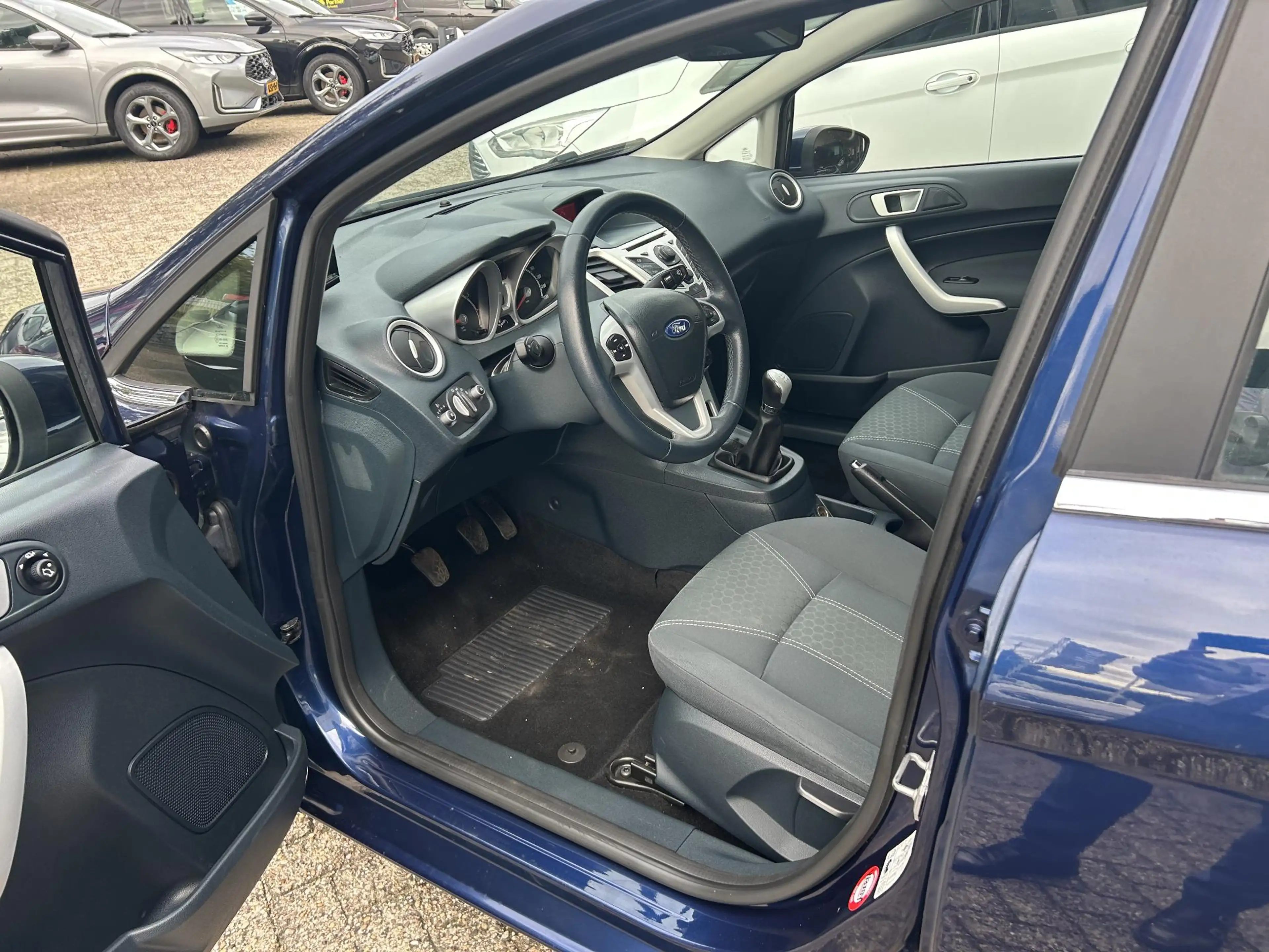 Ford Fiesta 1.25 Titanium — photo 9