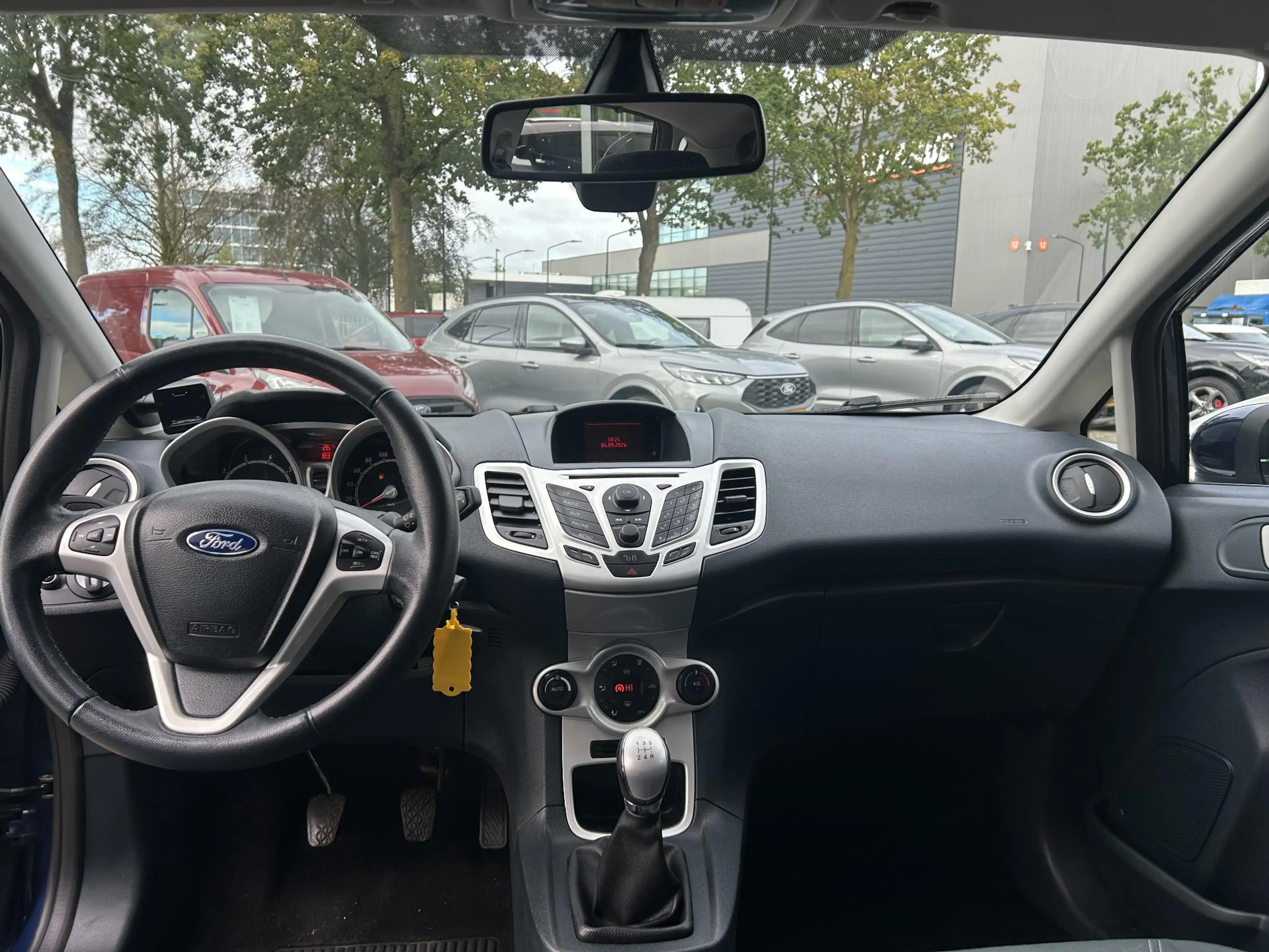Ford Fiesta 1.25 Titanium — photo 12