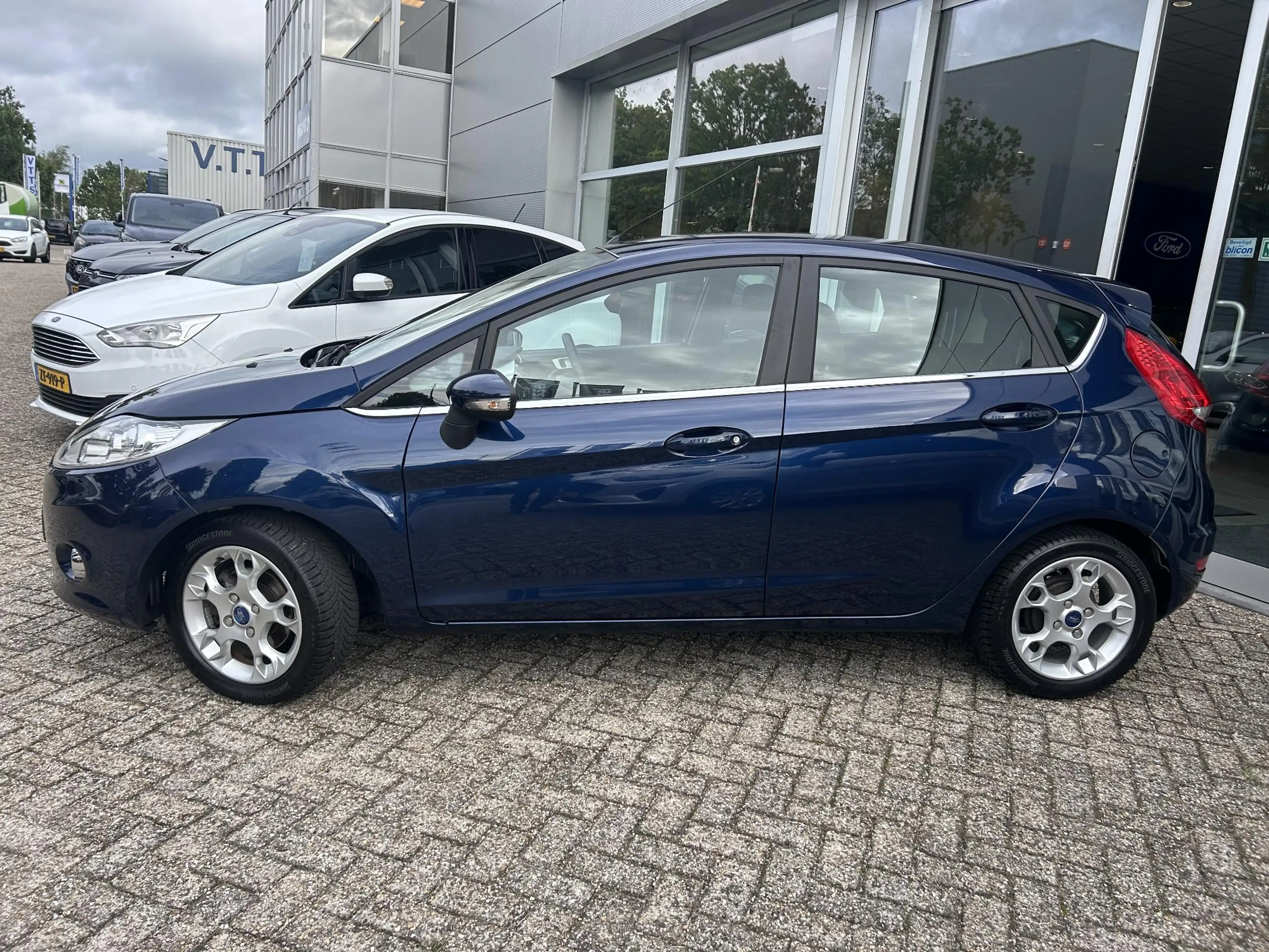 Ford Fiesta 1.25 Titanium — photo 2
