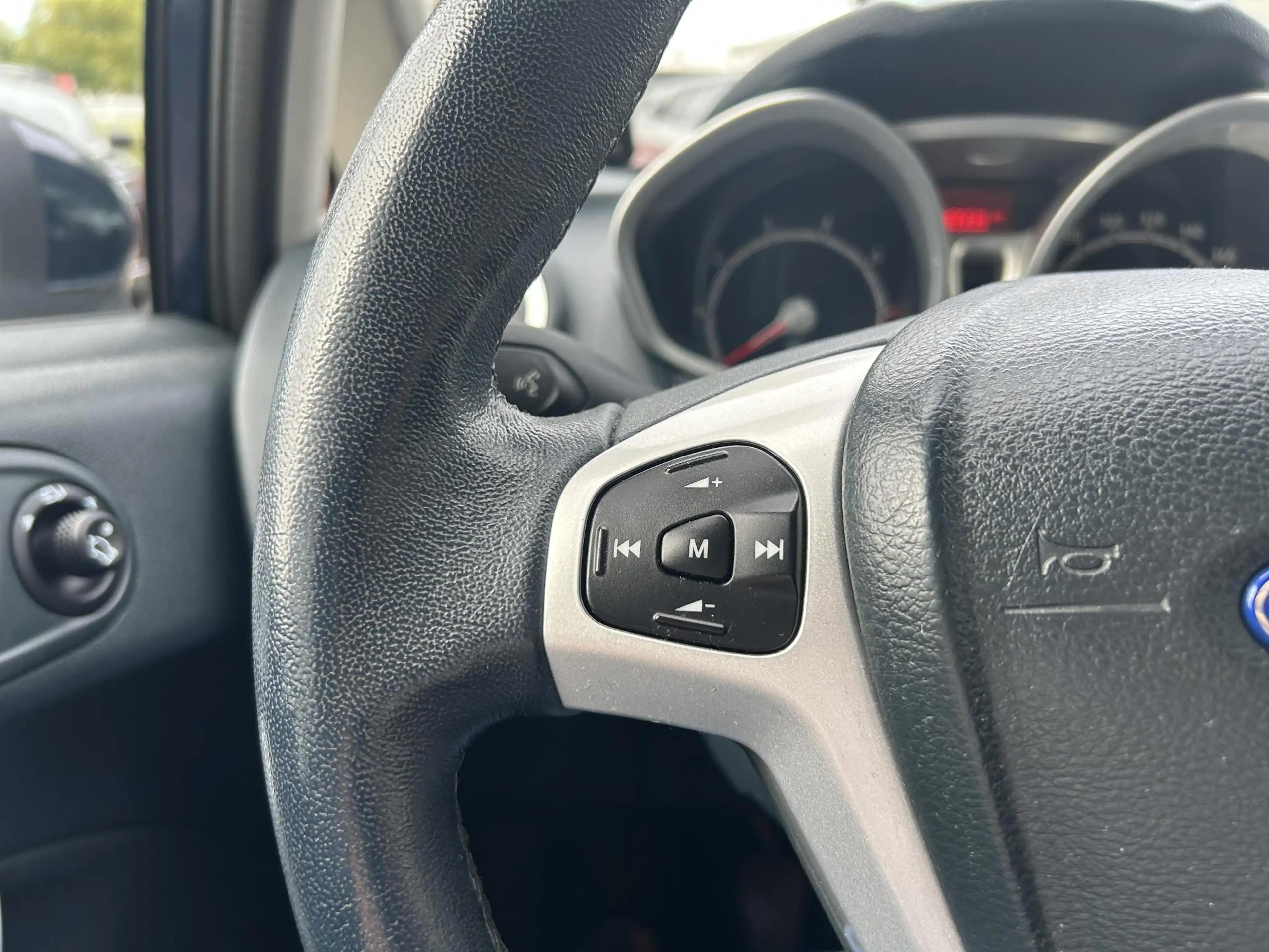 Ford Fiesta 1.25 Titanium — photo 14