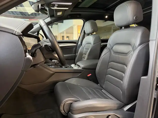 Volkswagen Touareg view 13
