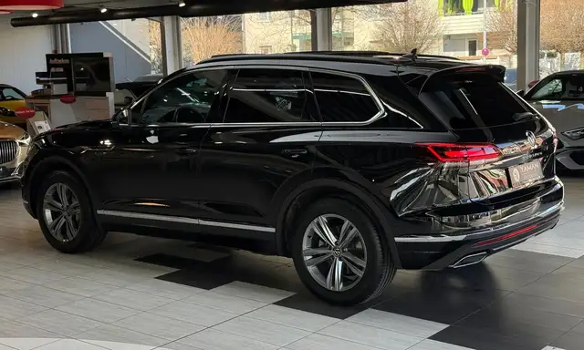 Volkswagen Touareg view 9