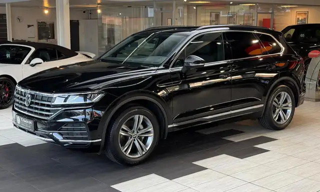 Volkswagen Touareg view 2