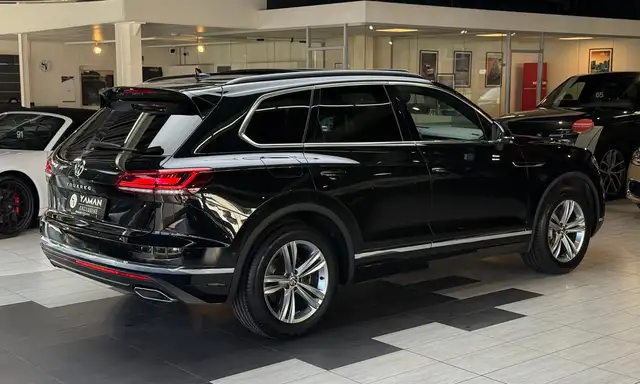 Volkswagen Touareg view 6