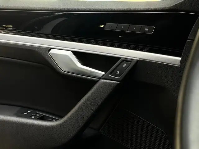 Volkswagen Touareg view 11